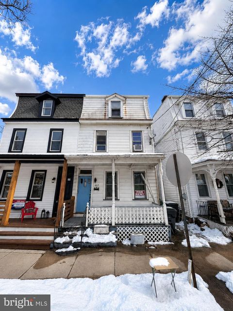 Townhouse For Sale - 403 Wood Street<br/> BURLINGTON, NJ 08016