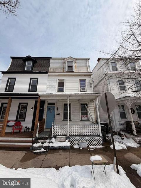 Townhouse For Sale - 403 Wood Street<br/> BURLINGTON, NJ 08016