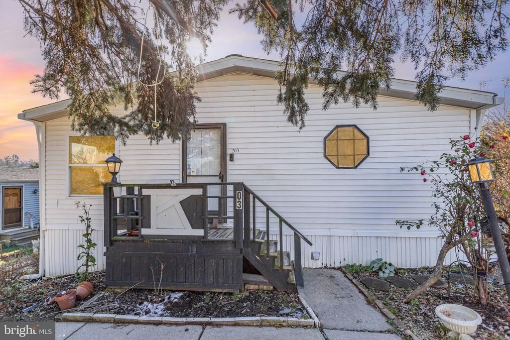 Photo of 203 Oakfield Court W, LANCASTER, PA 17603 (MLS # PALA2080496)