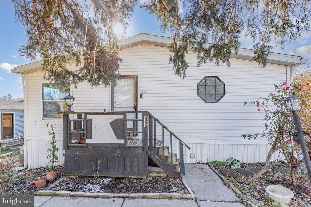 Photo of 203 Oakfield Court W, LANCASTER, PA 17603 (MLS # PALA2080496)