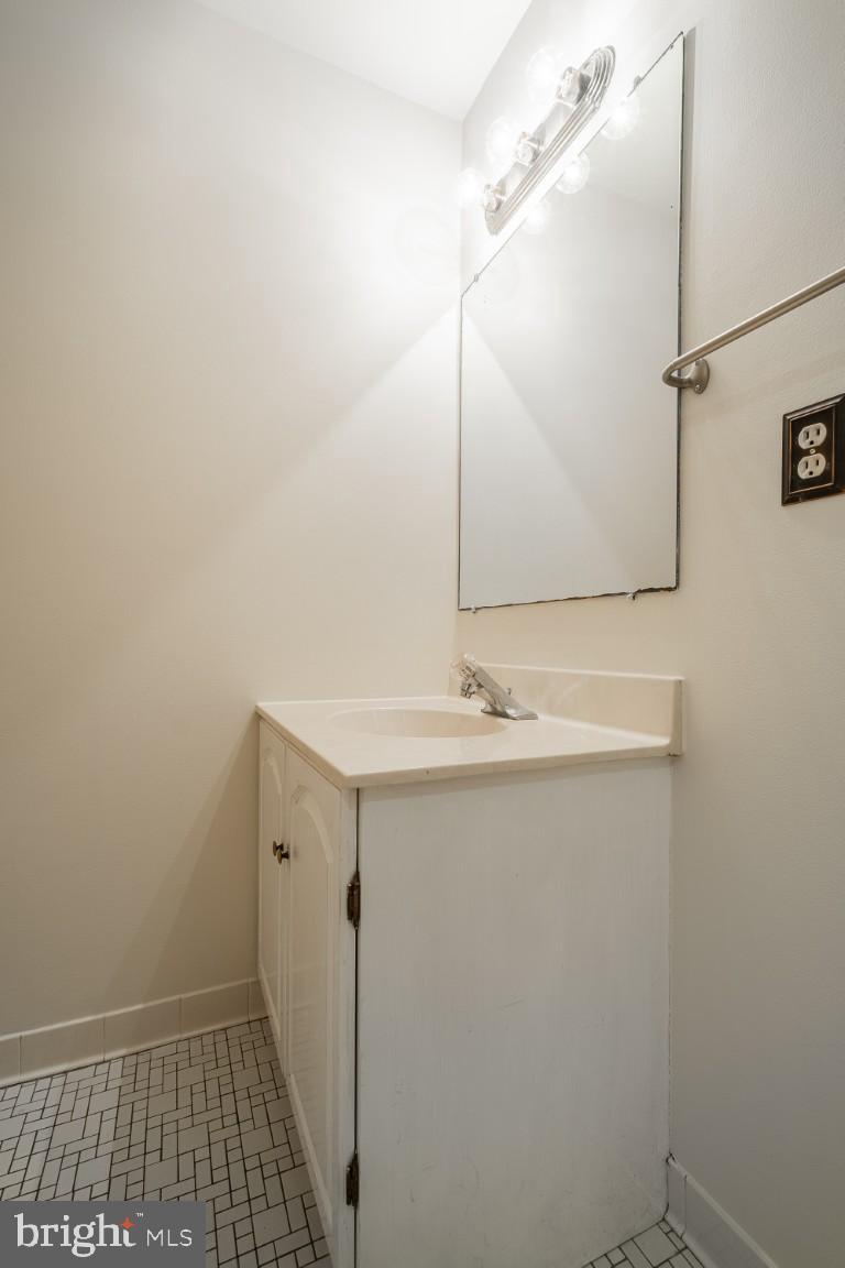 HENSON PARK - Residential Lease