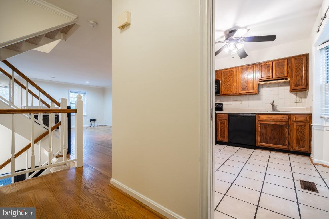 HENSON PARK - Residential Lease