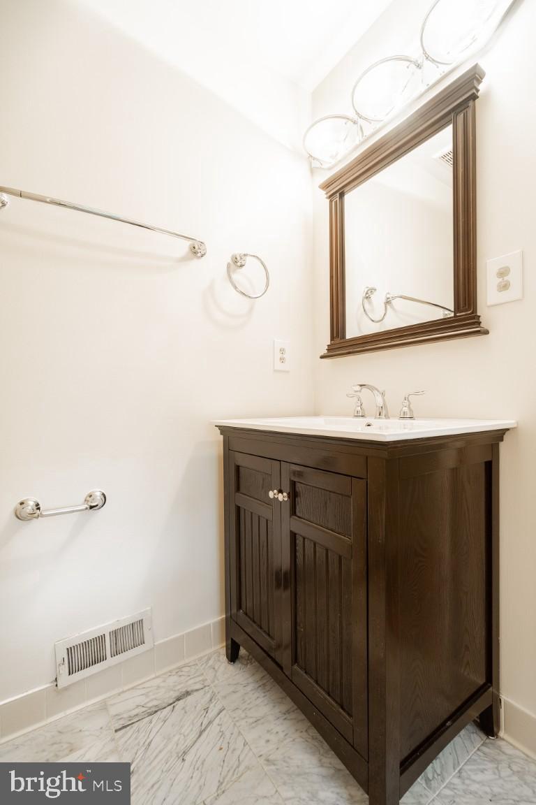 HENSON PARK - Residential Lease