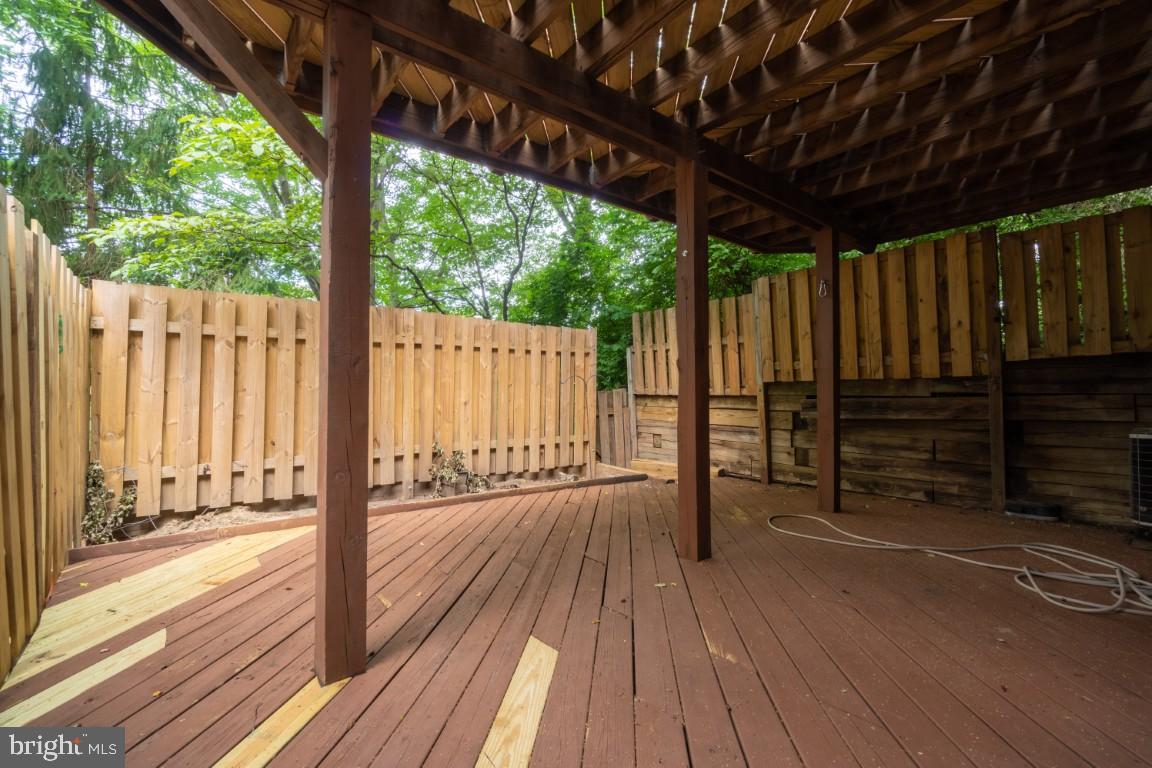 HENSON PARK - Residential Lease