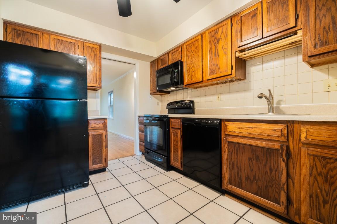 HENSON PARK - Residential Lease