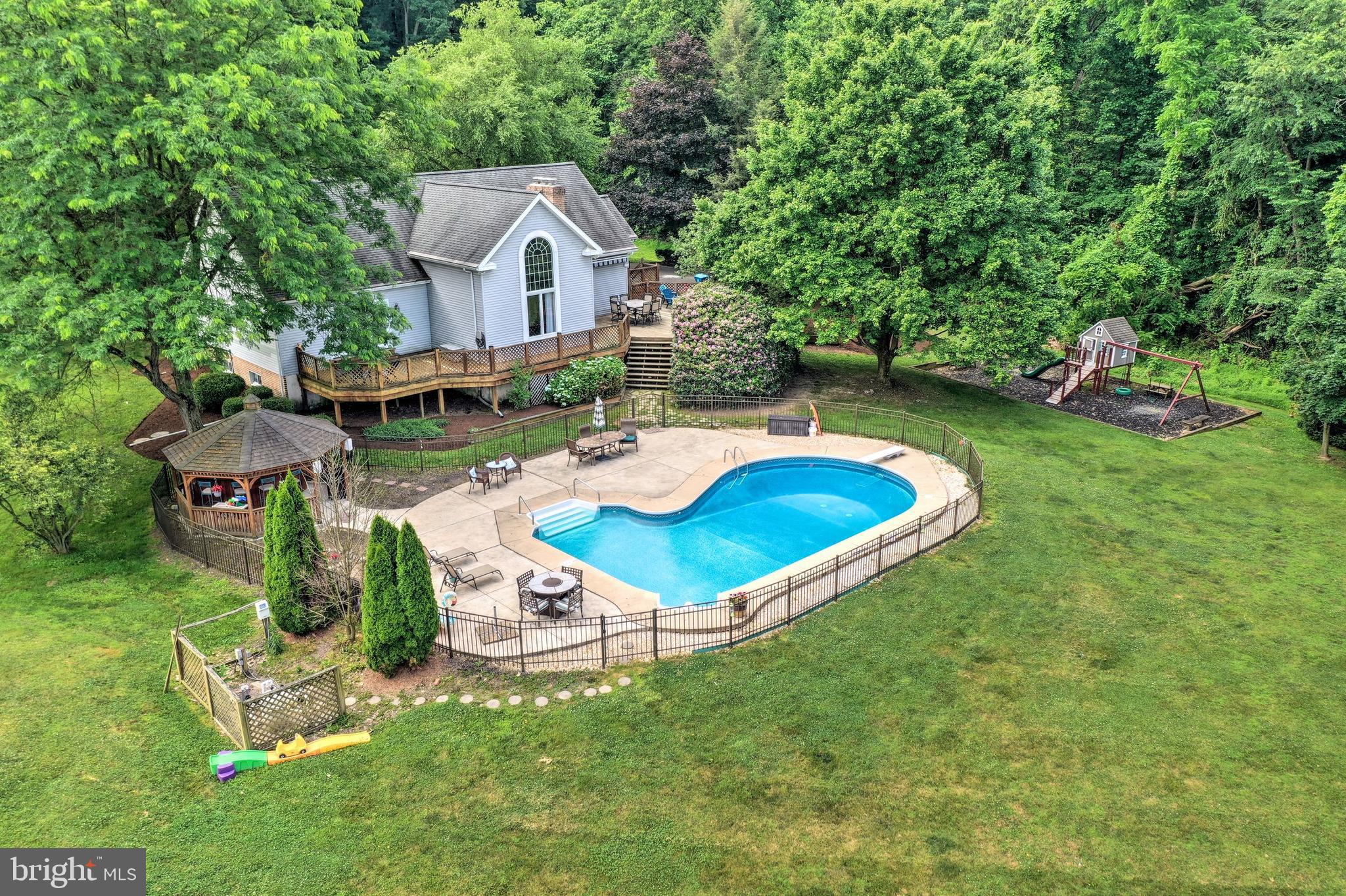 LAUREL ESTATES - Residential