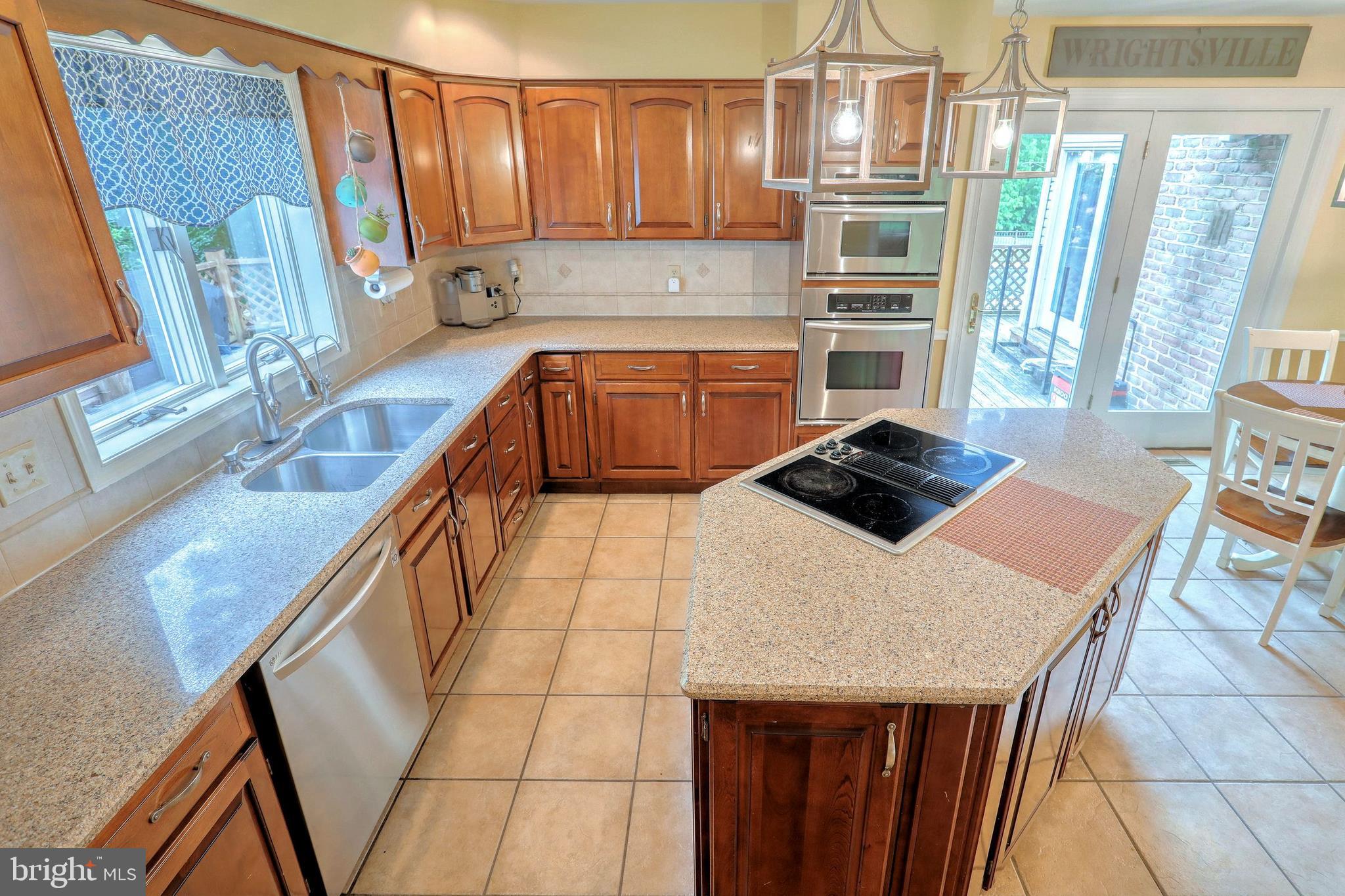 LAUREL ESTATES - Residential