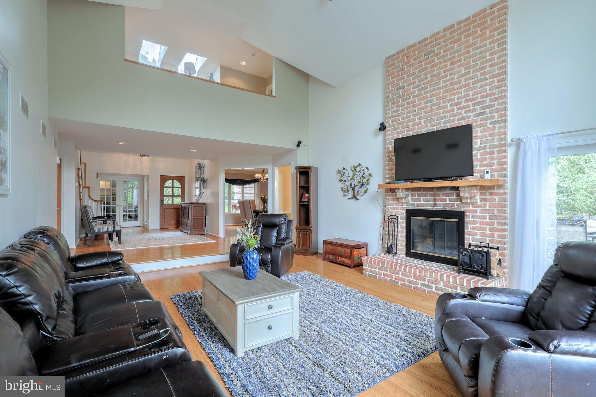 LAUREL ESTATES - Residential
