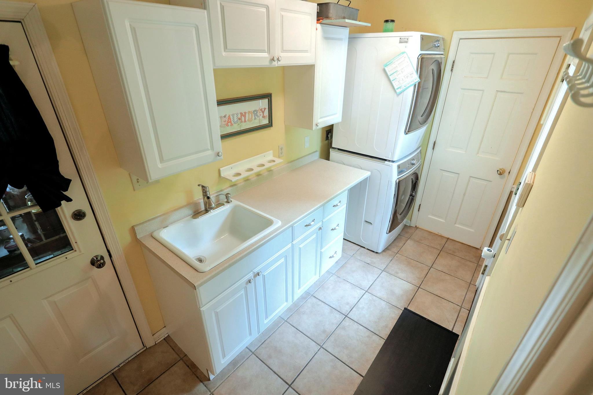 LAUREL ESTATES - Residential