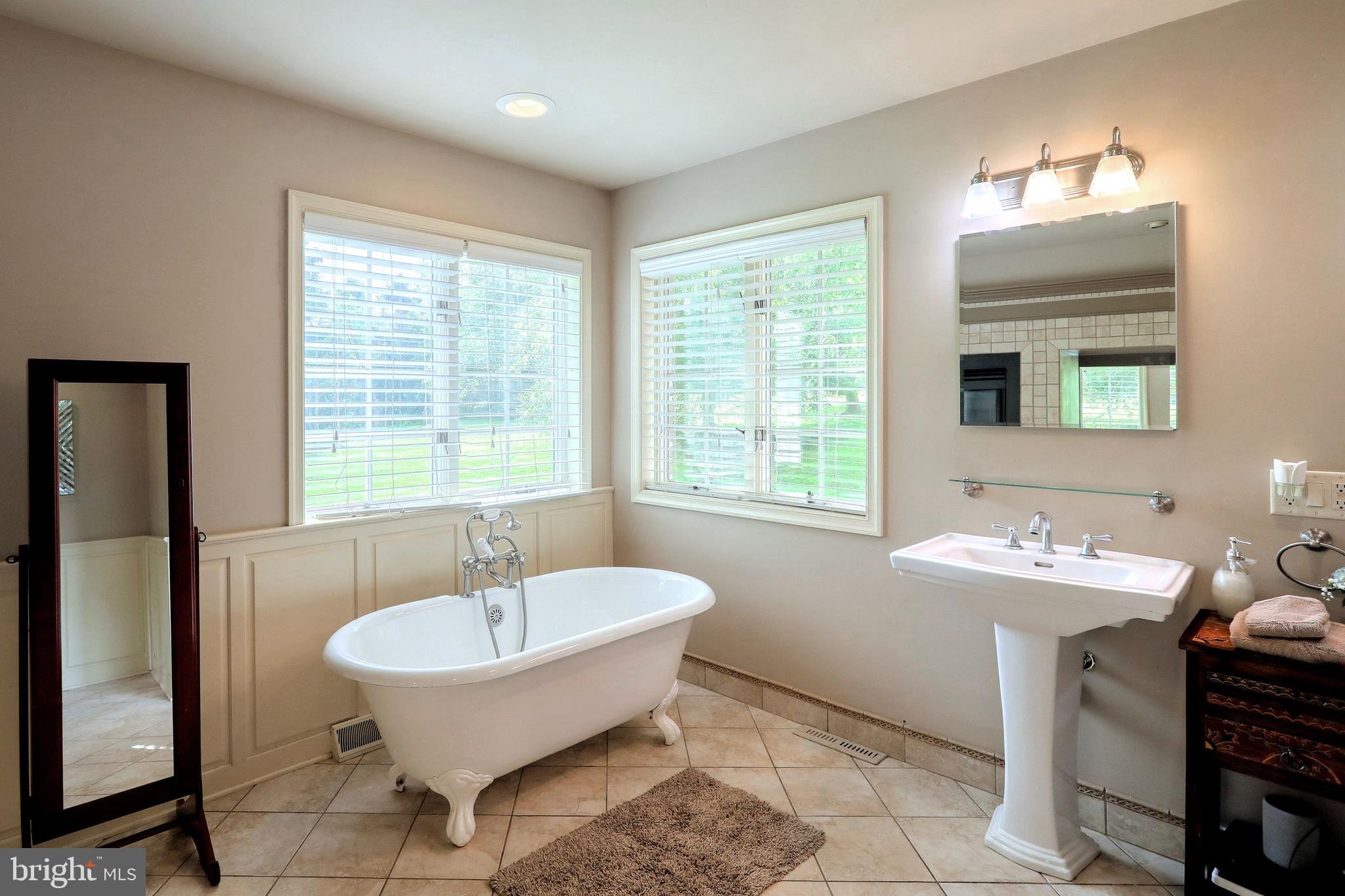 LAUREL ESTATES - Residential