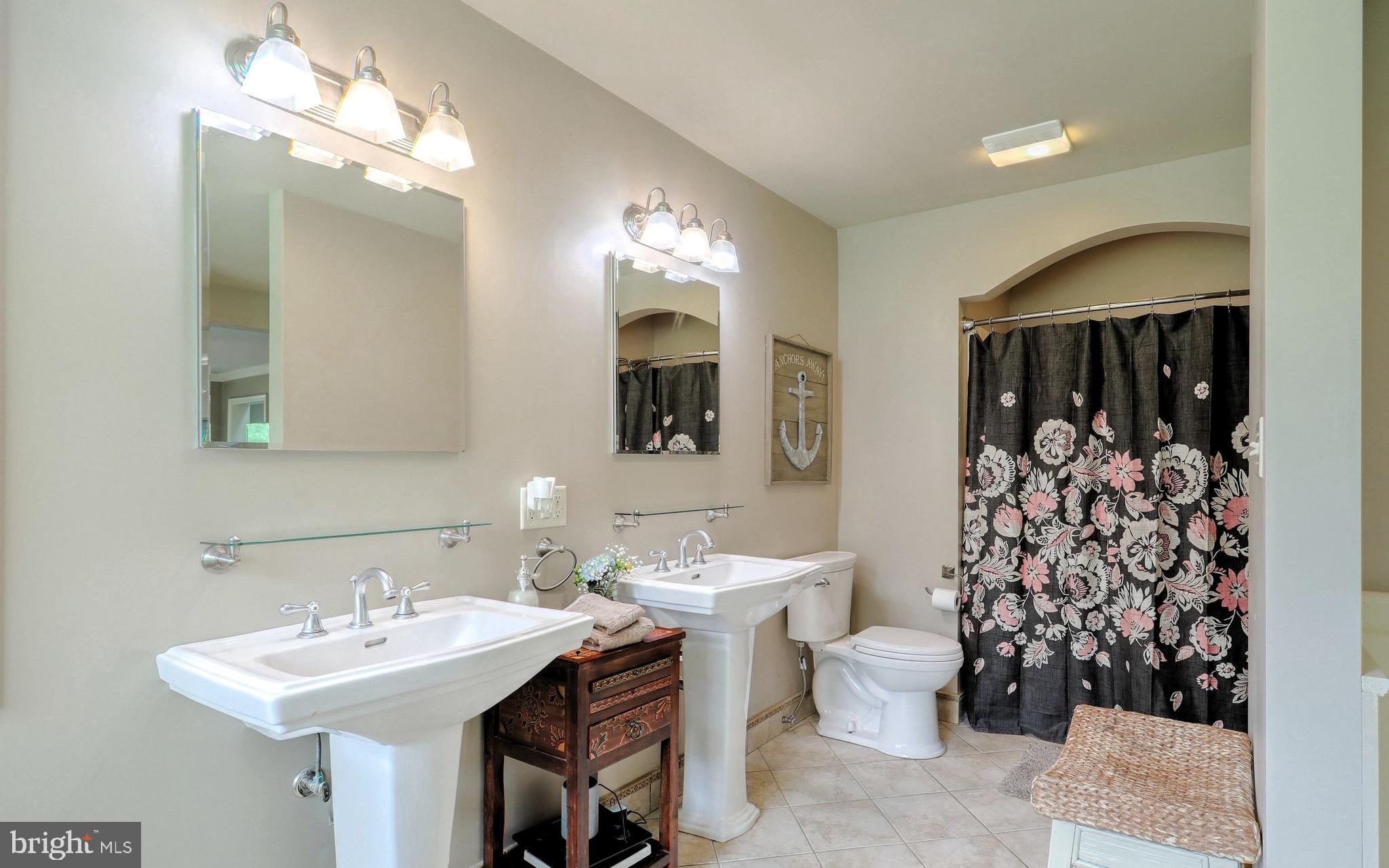 LAUREL ESTATES - Residential