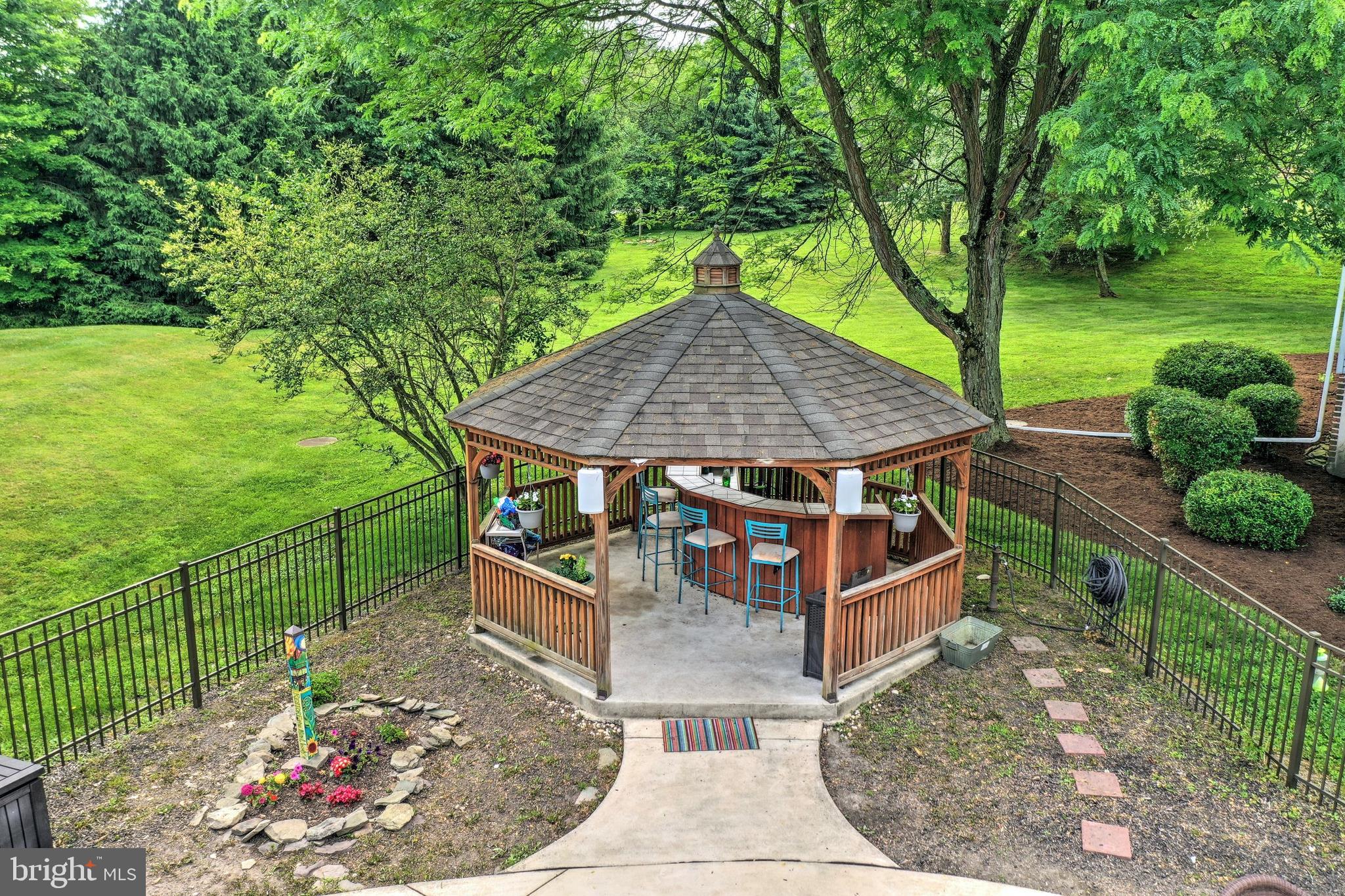 LAUREL ESTATES - Residential