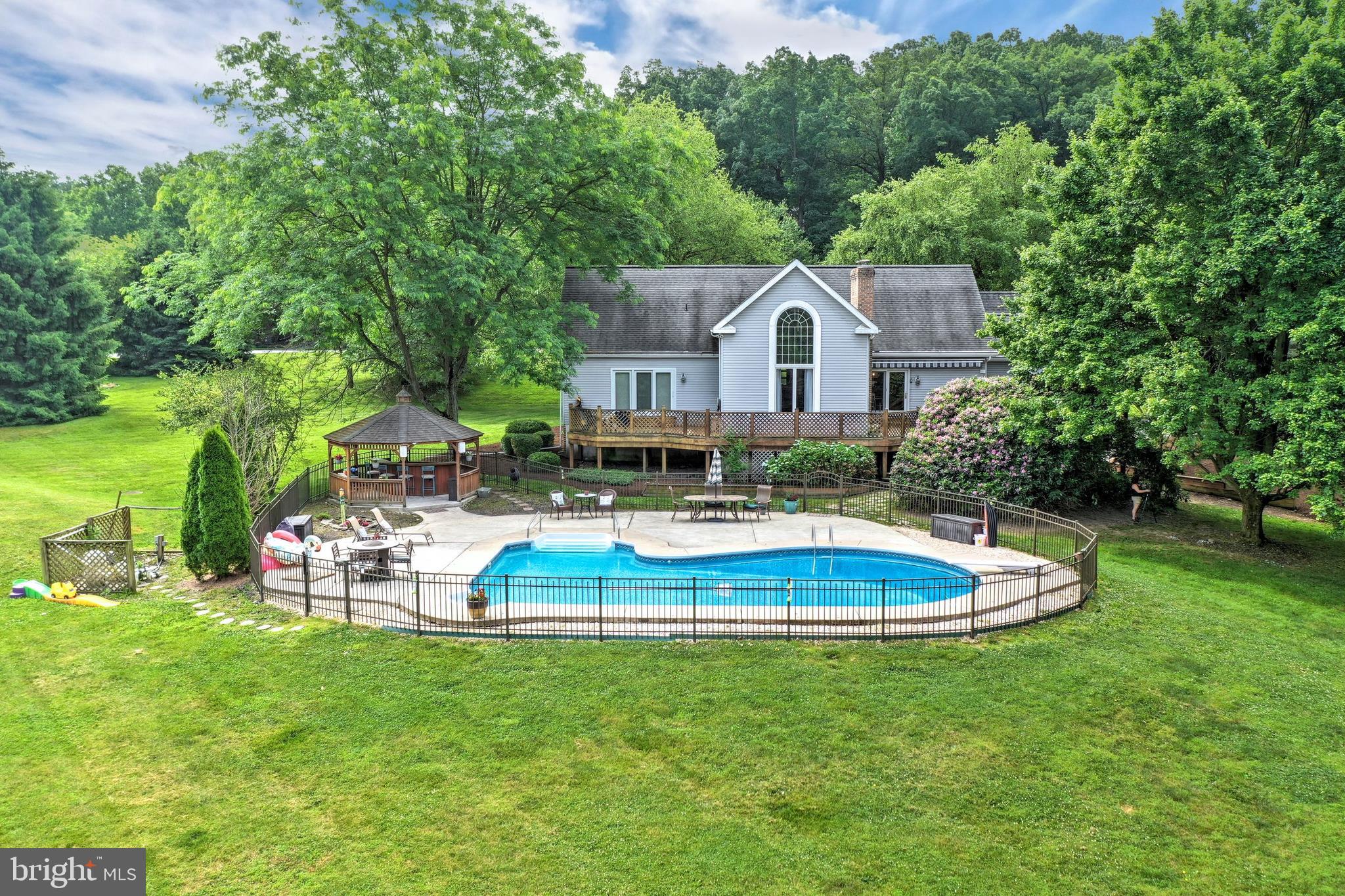 LAUREL ESTATES - Residential