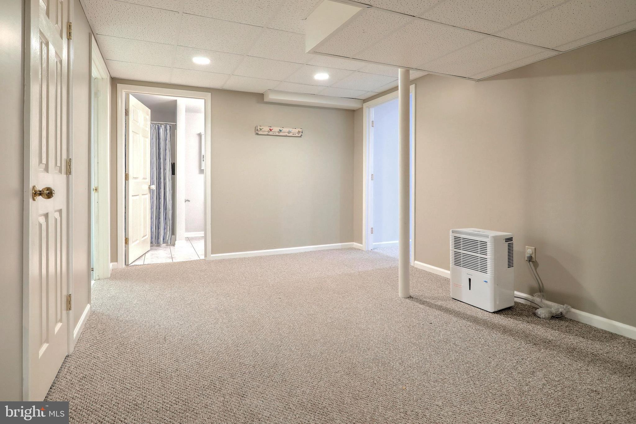 LAUREL ESTATES - Residential