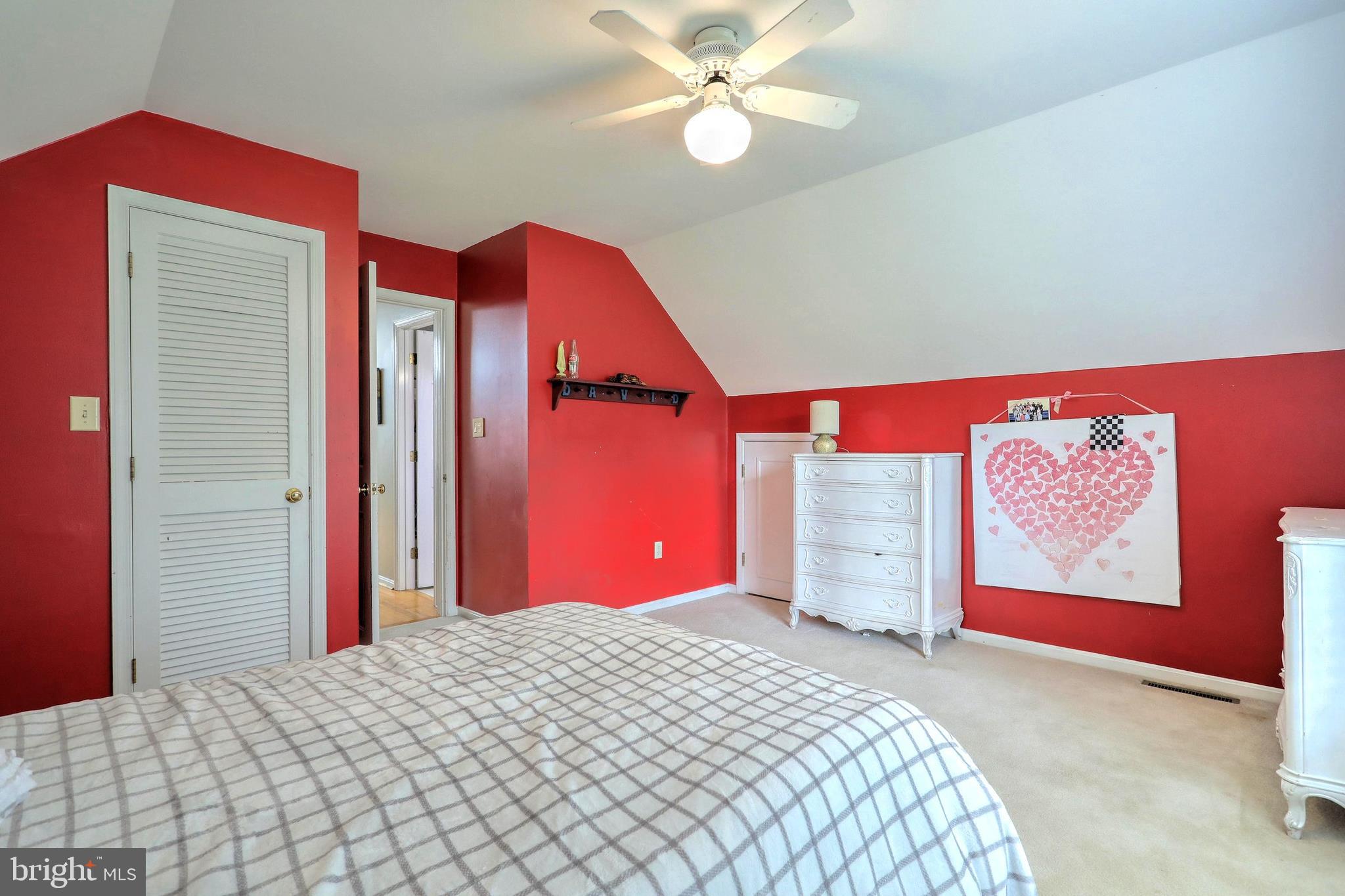 LAUREL ESTATES - Residential