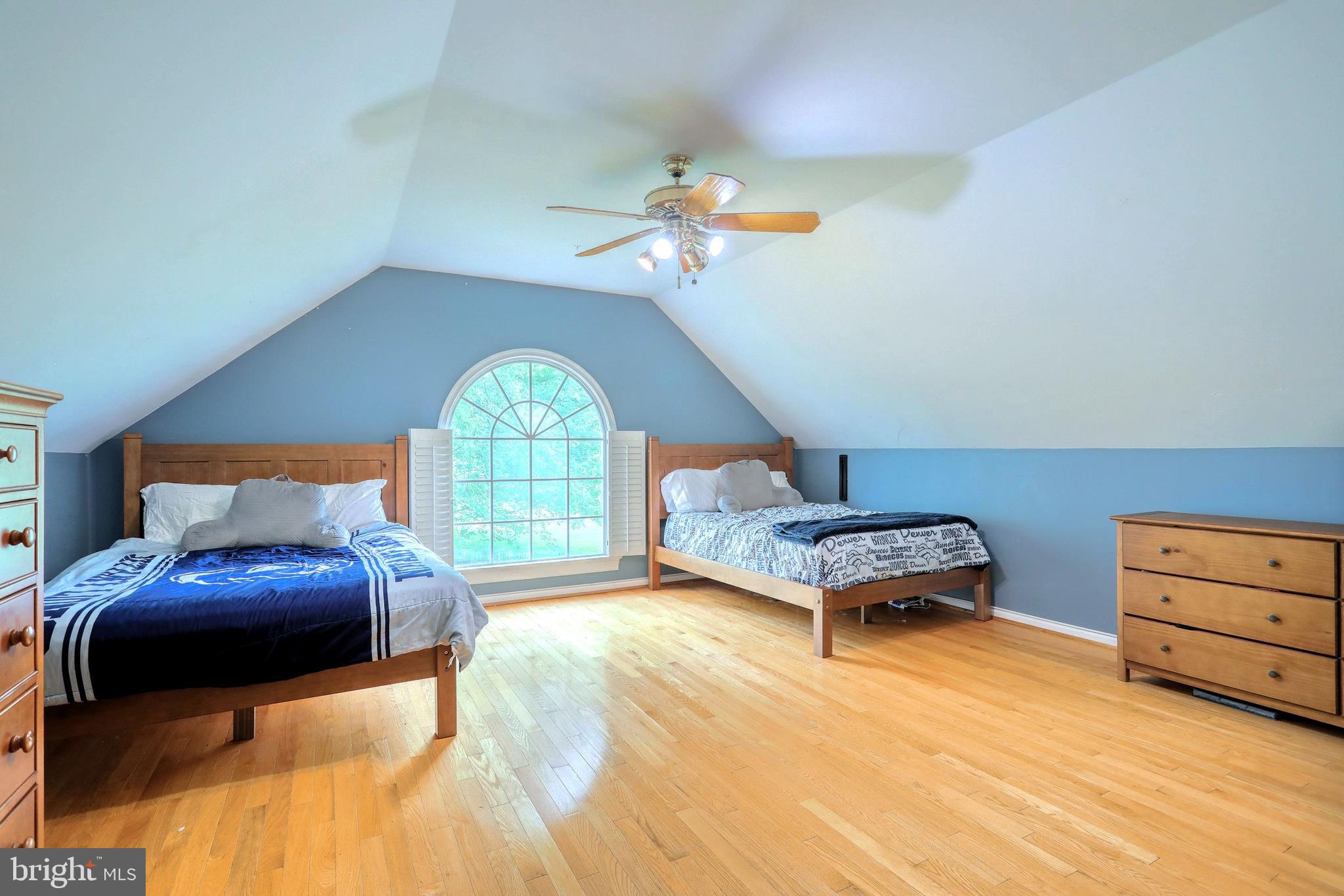 LAUREL ESTATES - Residential