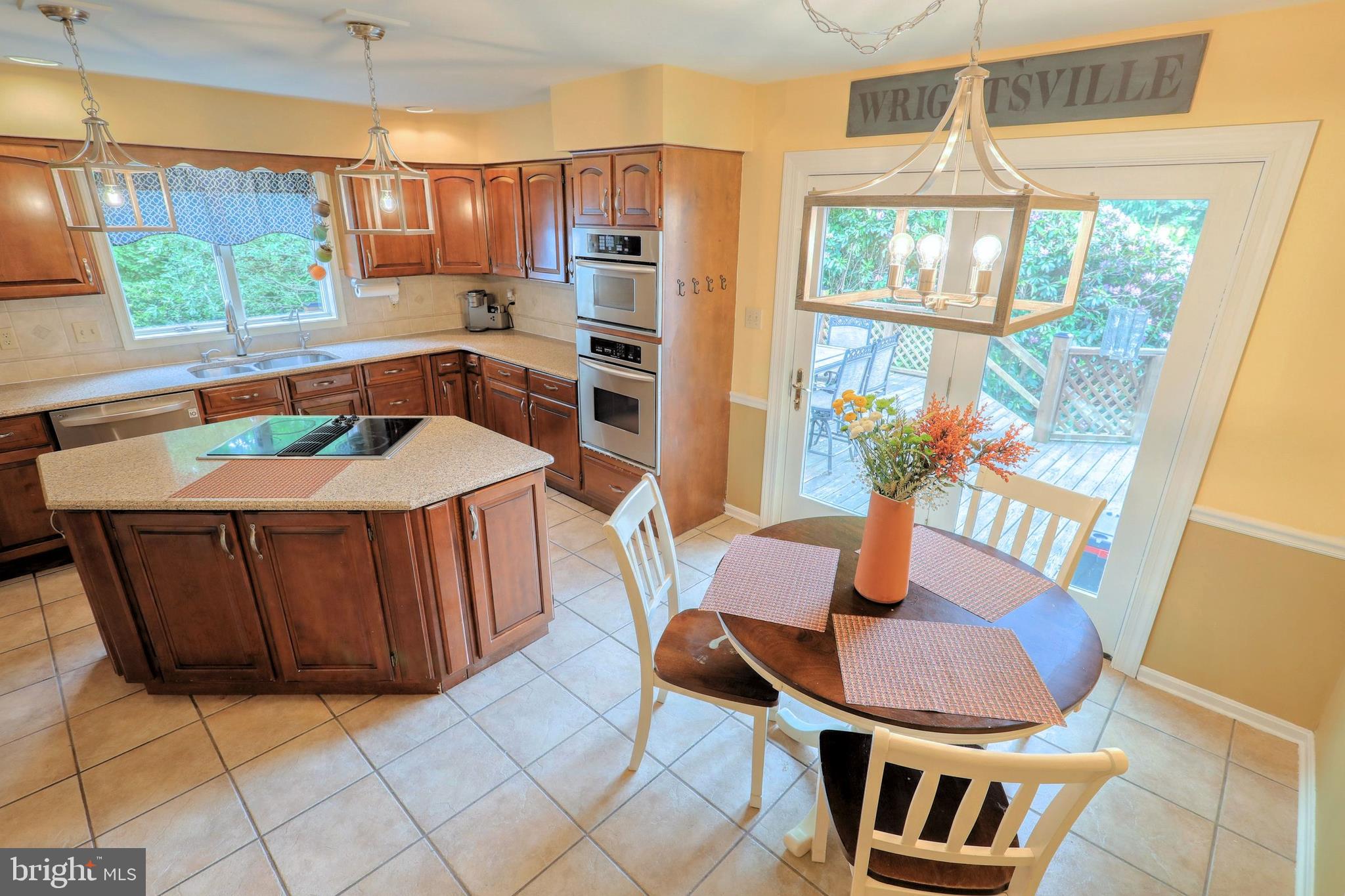 LAUREL ESTATES - Residential
