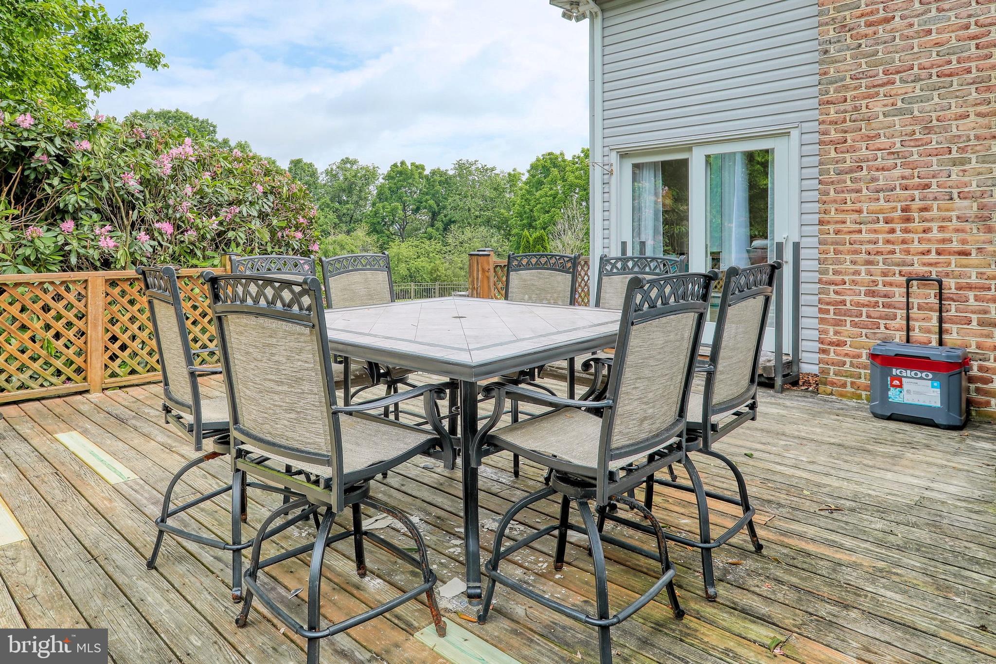 LAUREL ESTATES - Residential