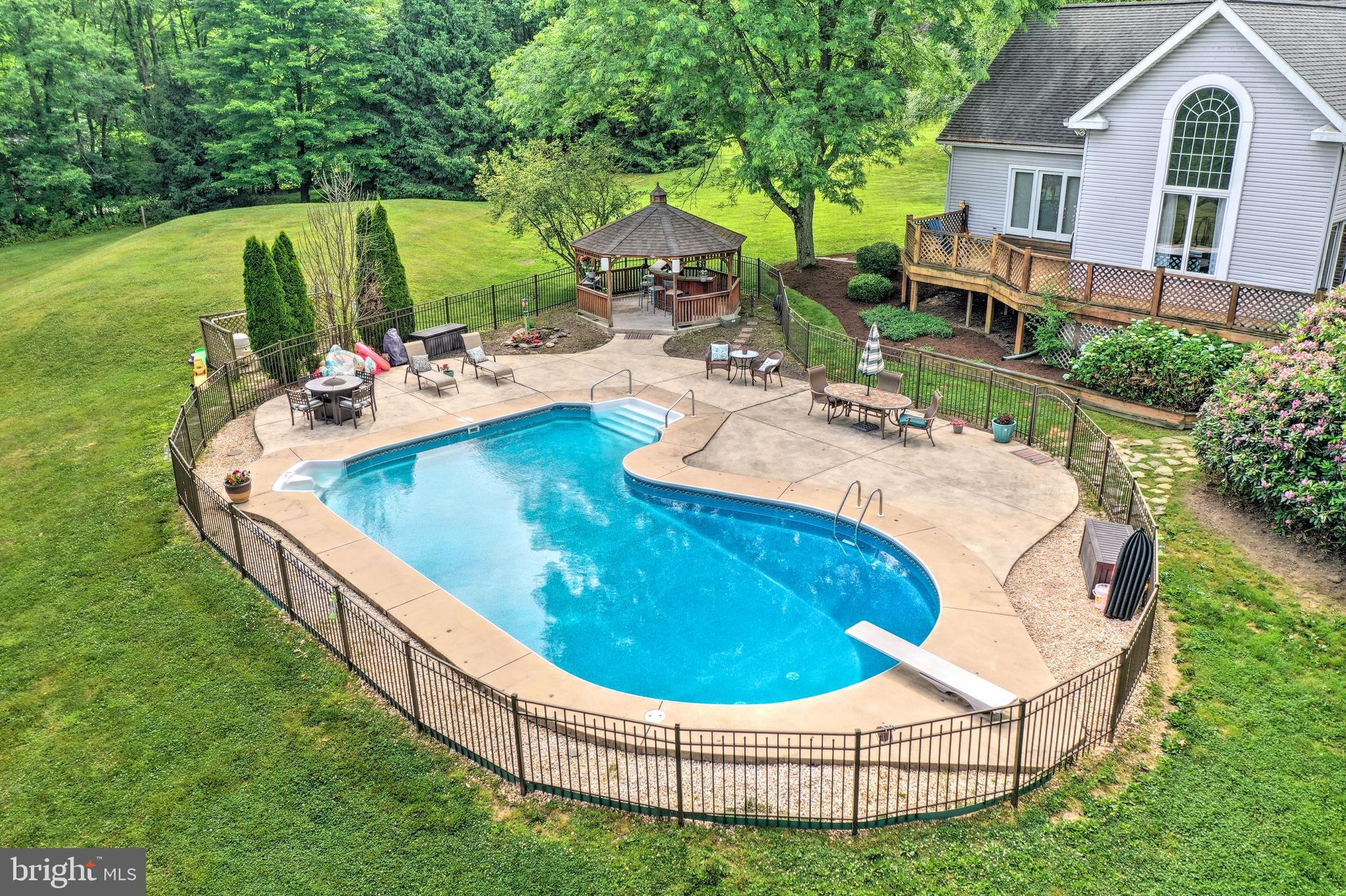 LAUREL ESTATES - Residential