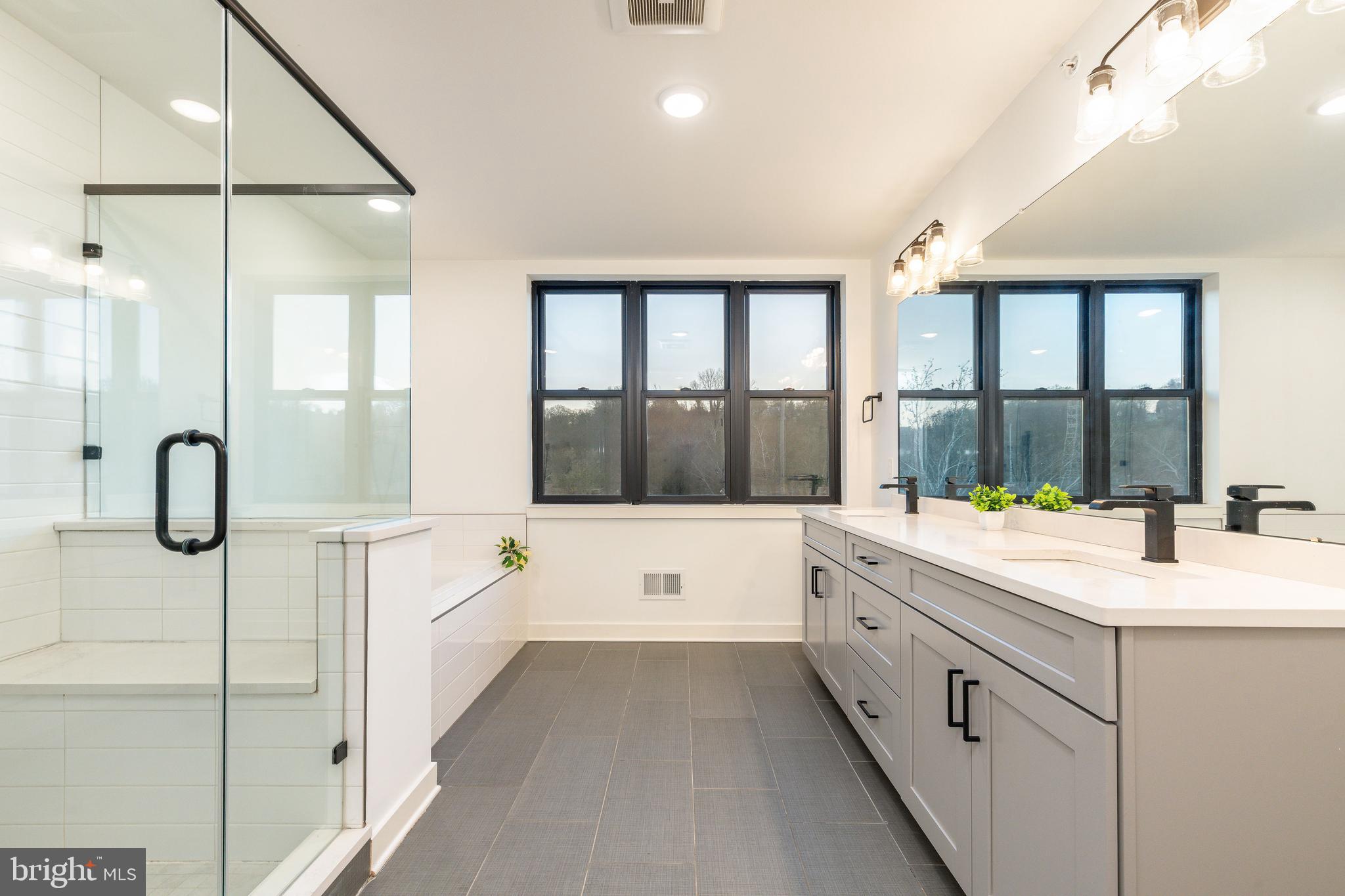 THE LOCKS - Residential