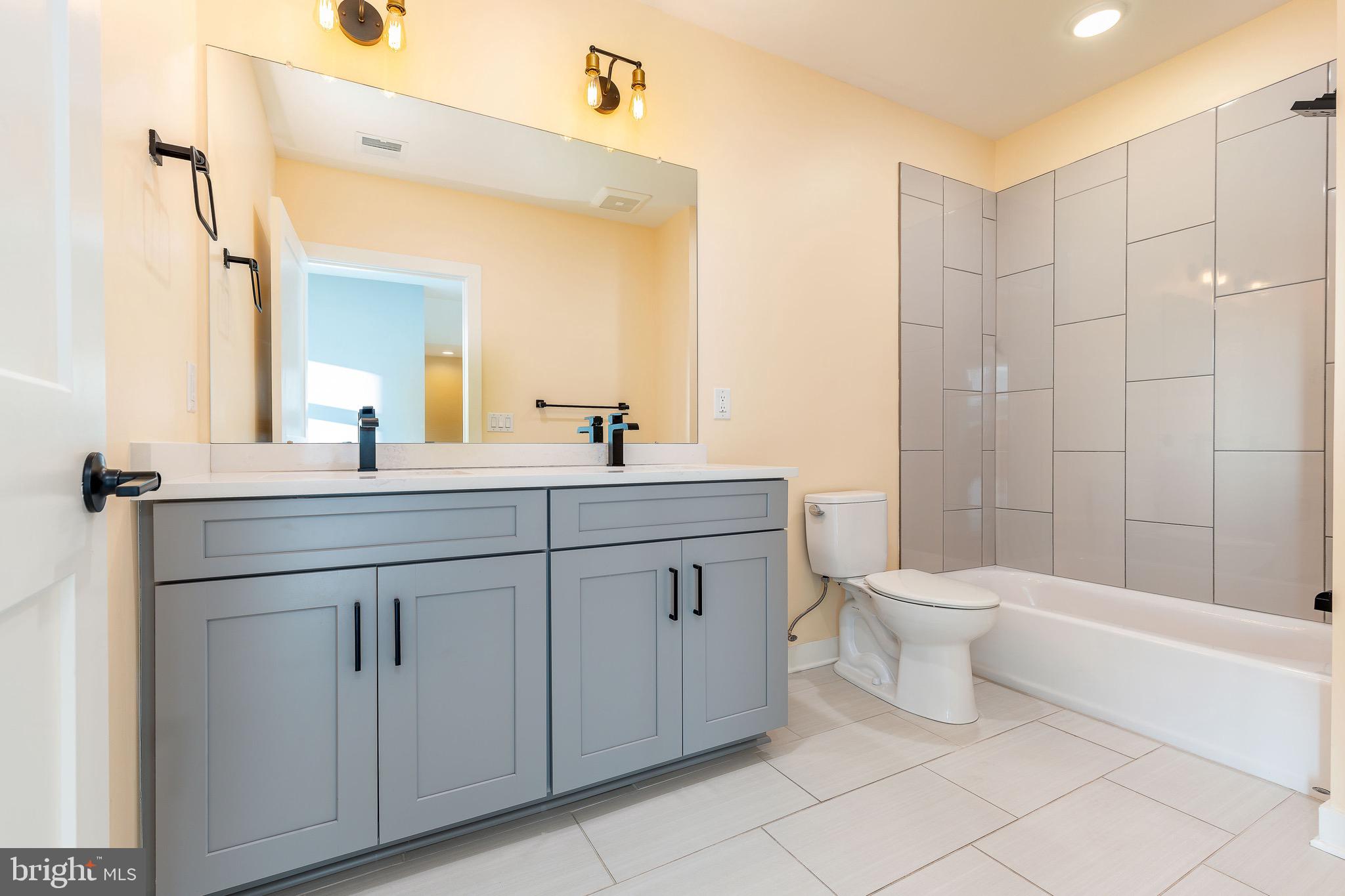 THE LOCKS - Residential