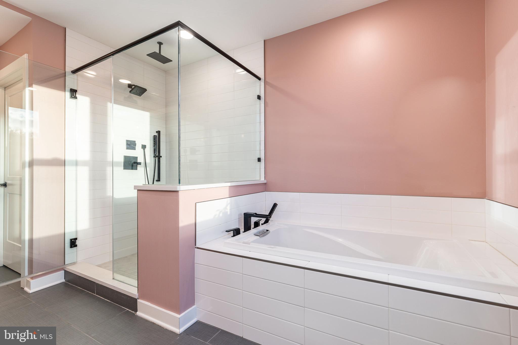 THE LOCKS - Residential