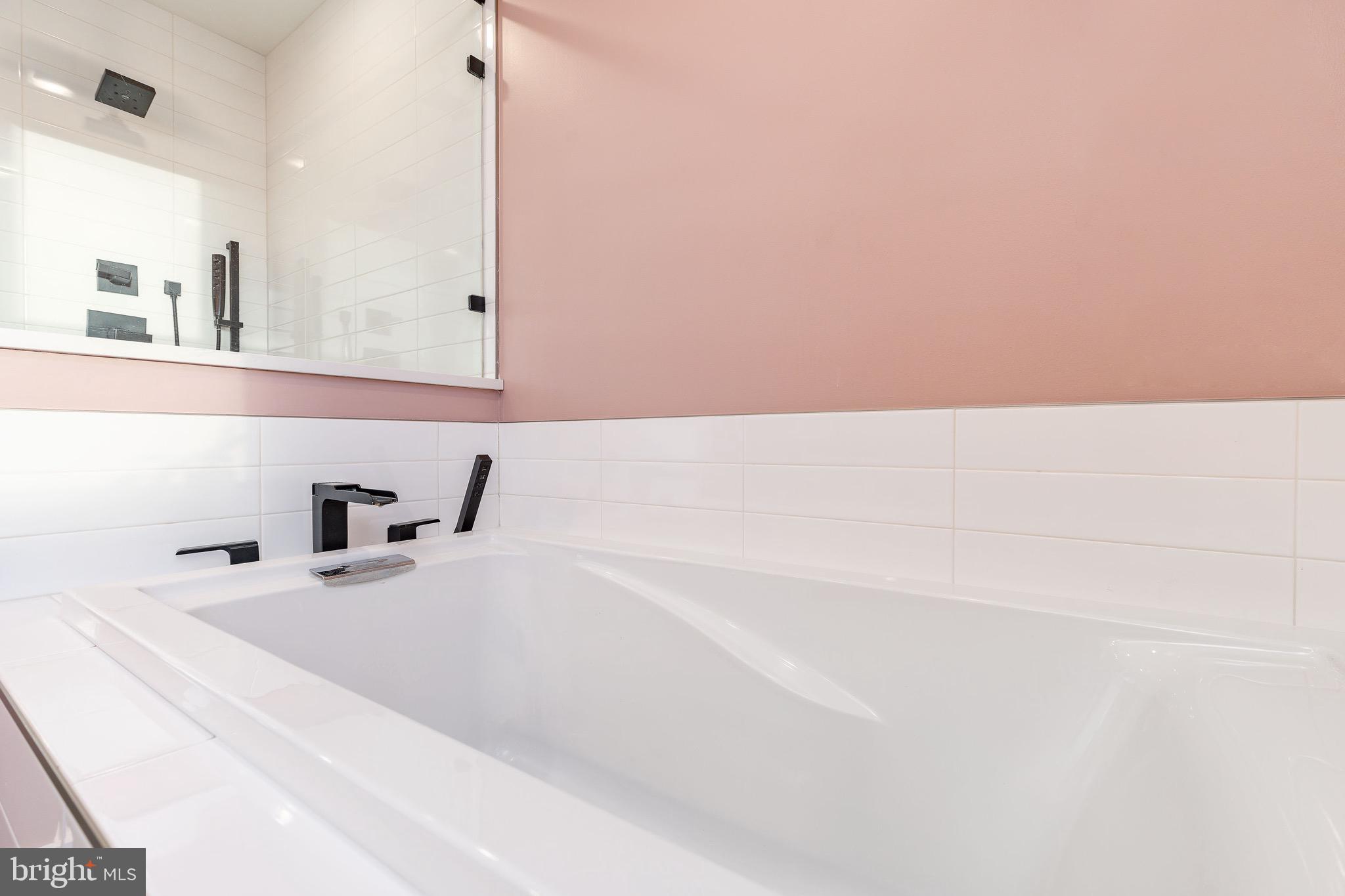 THE LOCKS - Residential