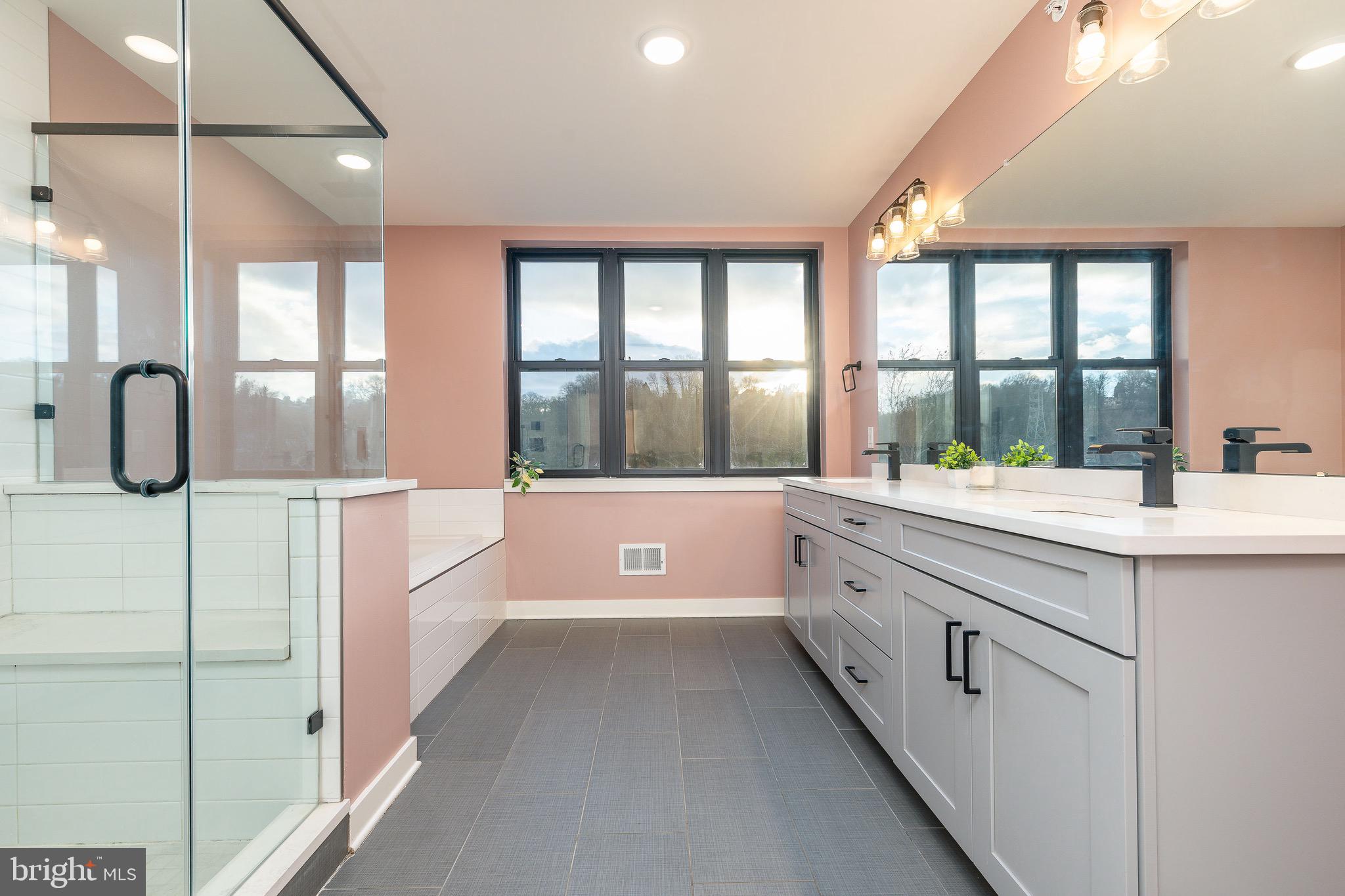 THE LOCKS - Residential