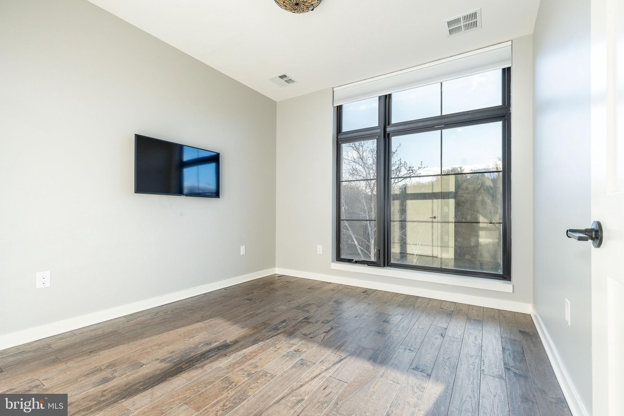 THE LOCKS - Residential