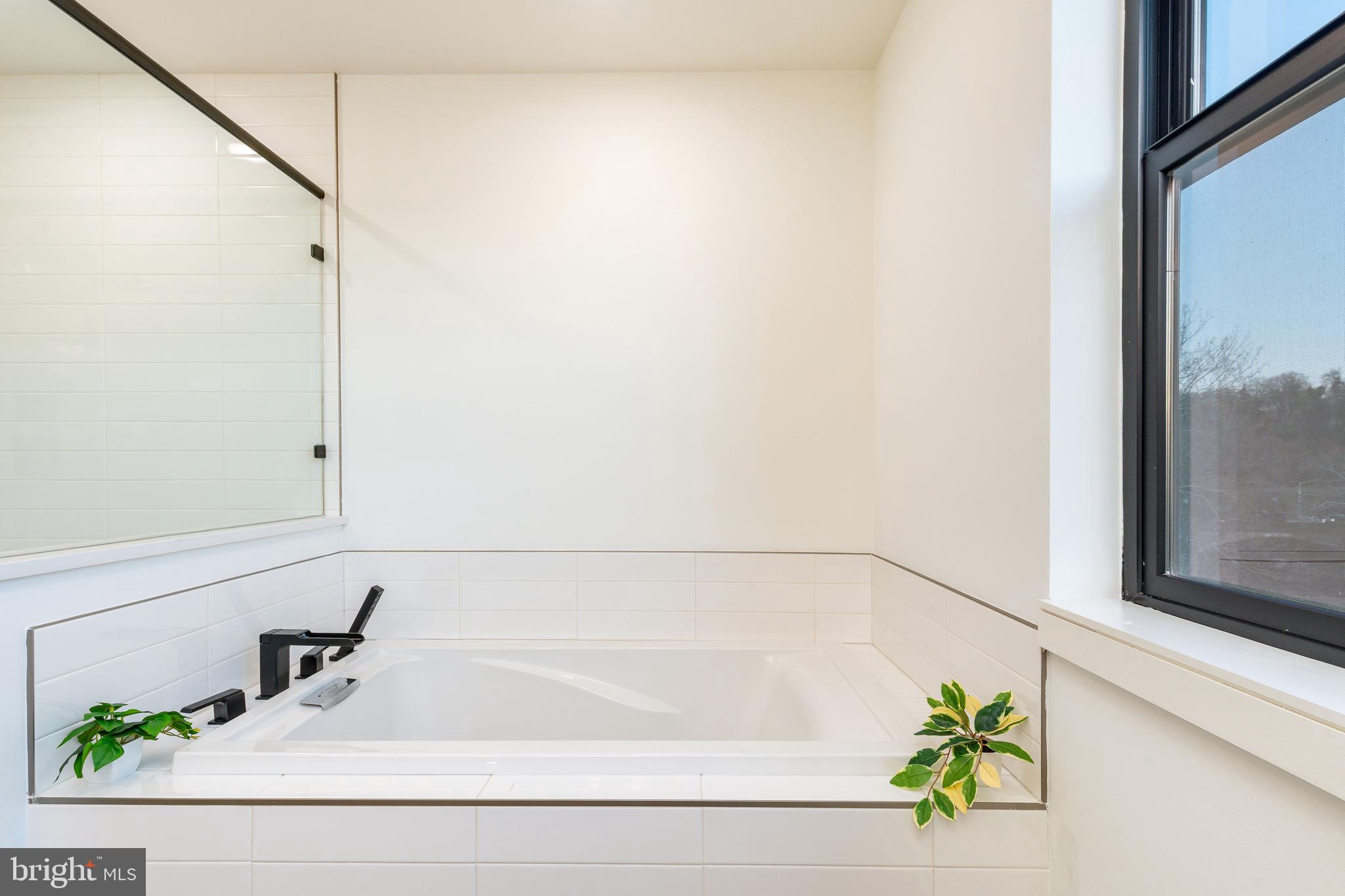 THE LOCKS - Residential