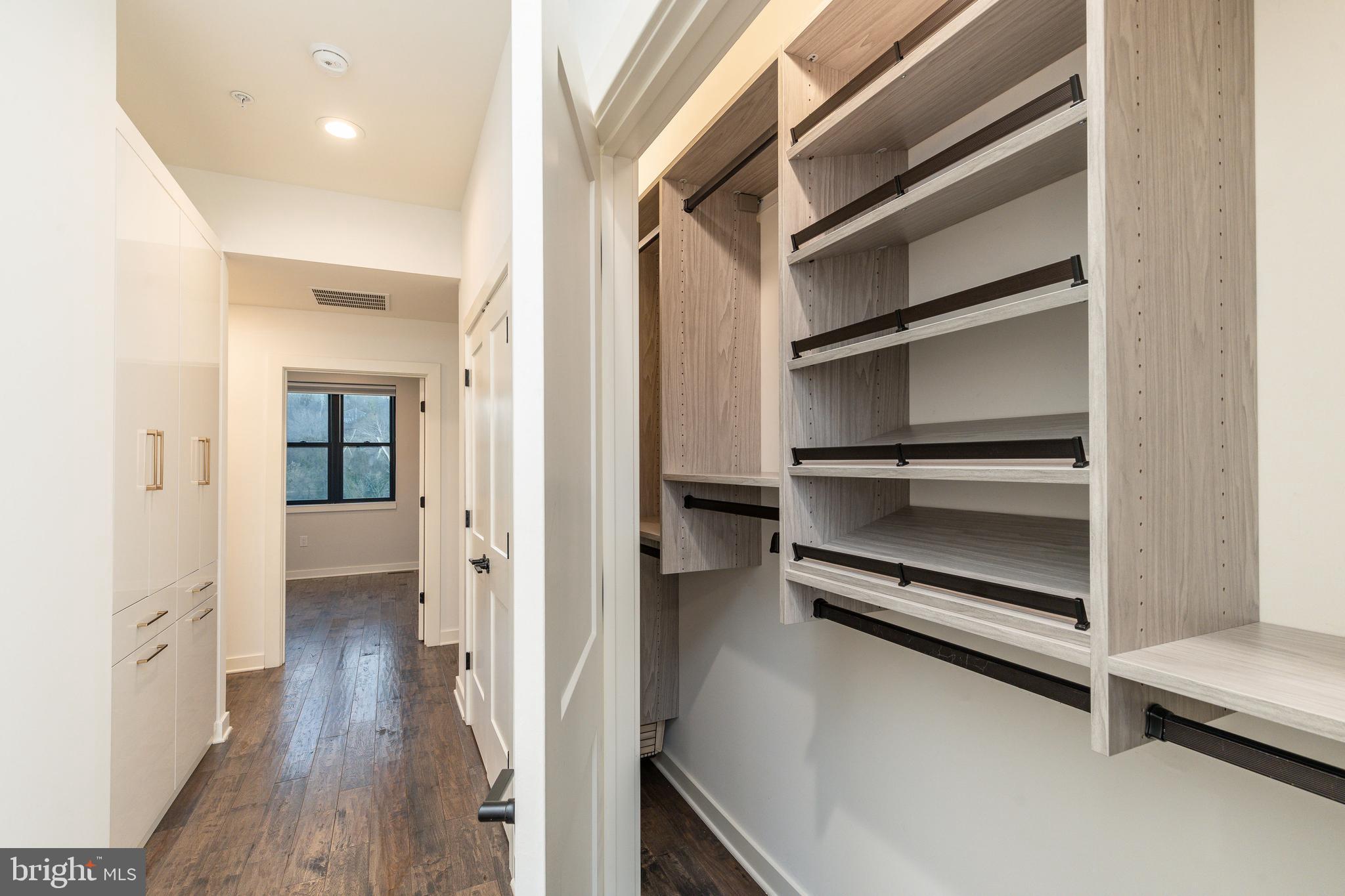 THE LOCKS - Residential