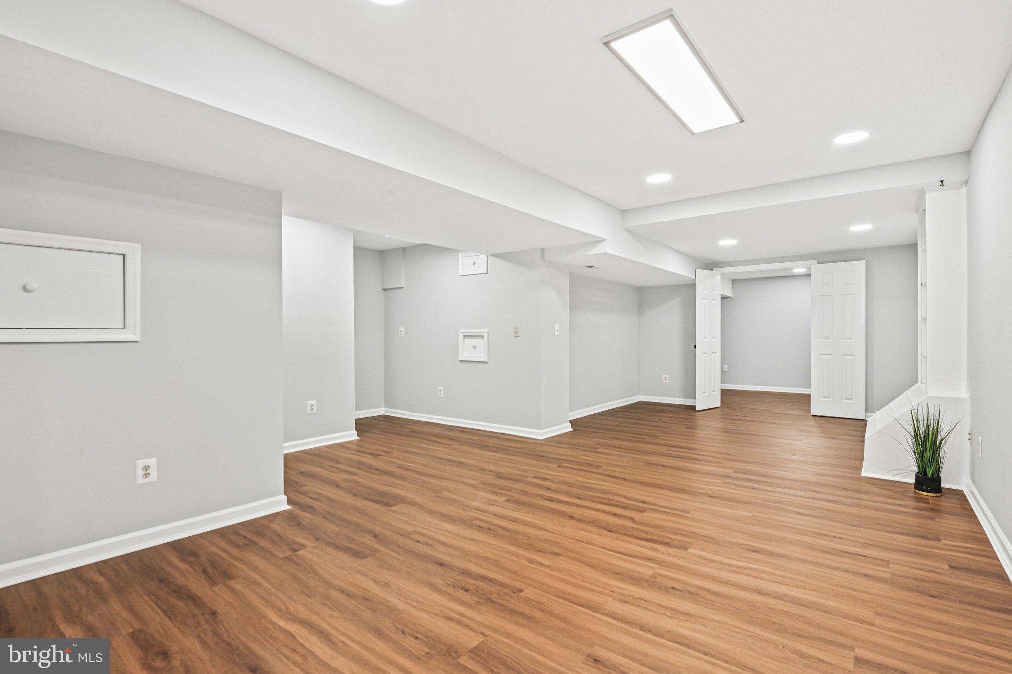 ASHBURN VILLAGE - Residential