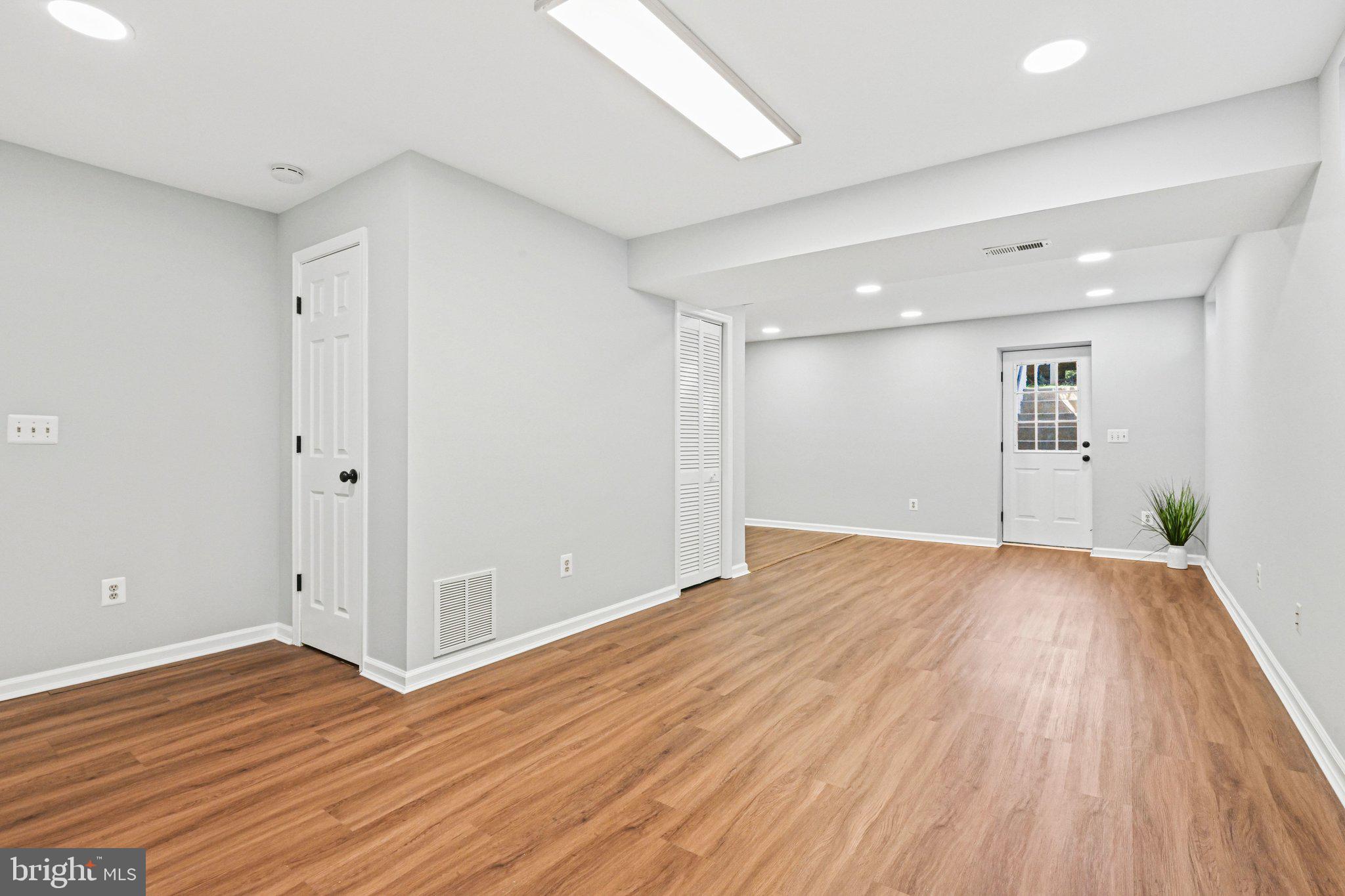 ASHBURN VILLAGE - Residential