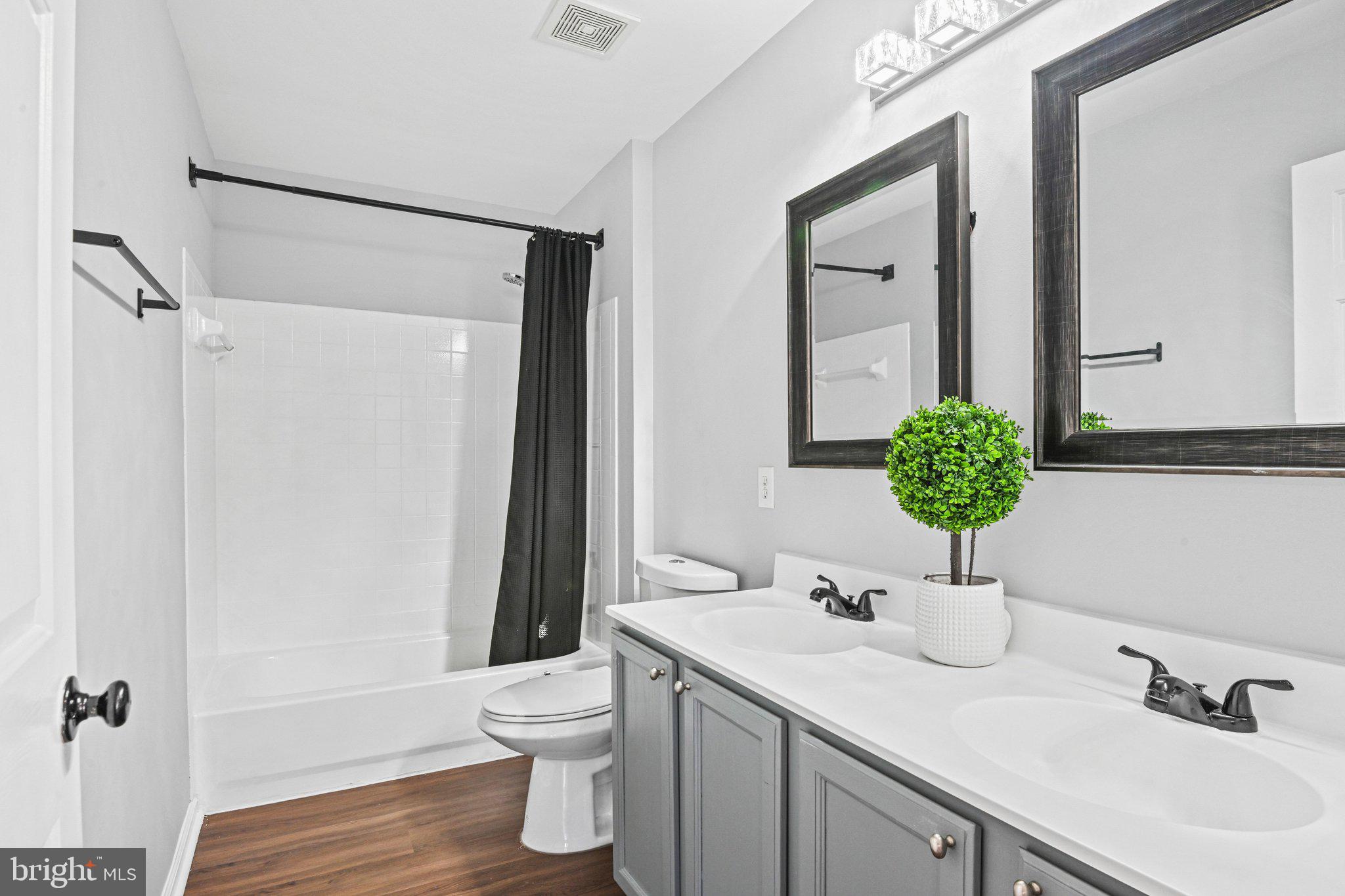 ASHBURN VILLAGE - Residential