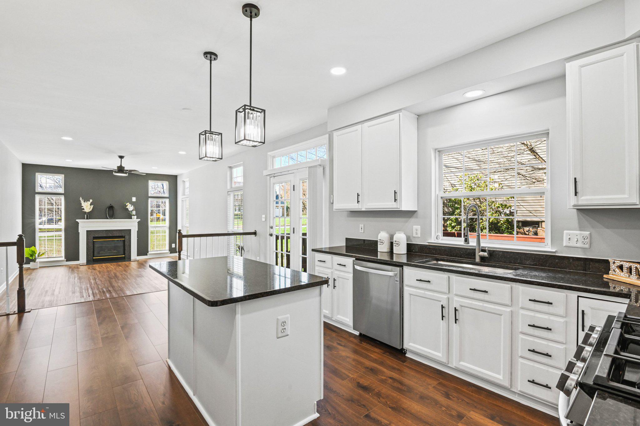 ASHBURN VILLAGE - Residential