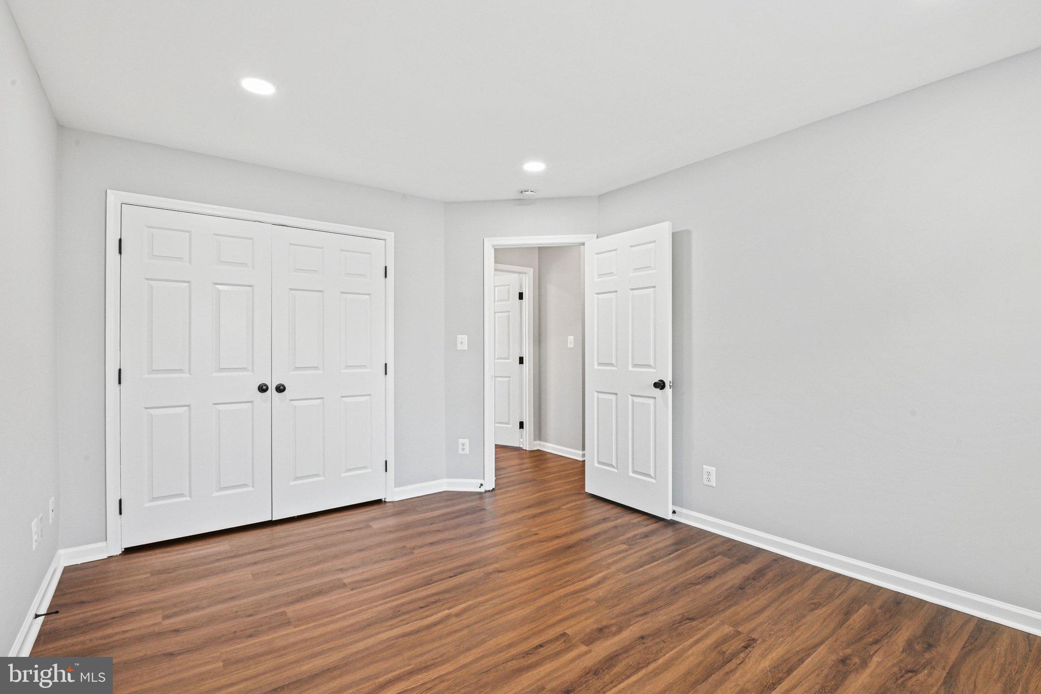 ASHBURN VILLAGE - Residential