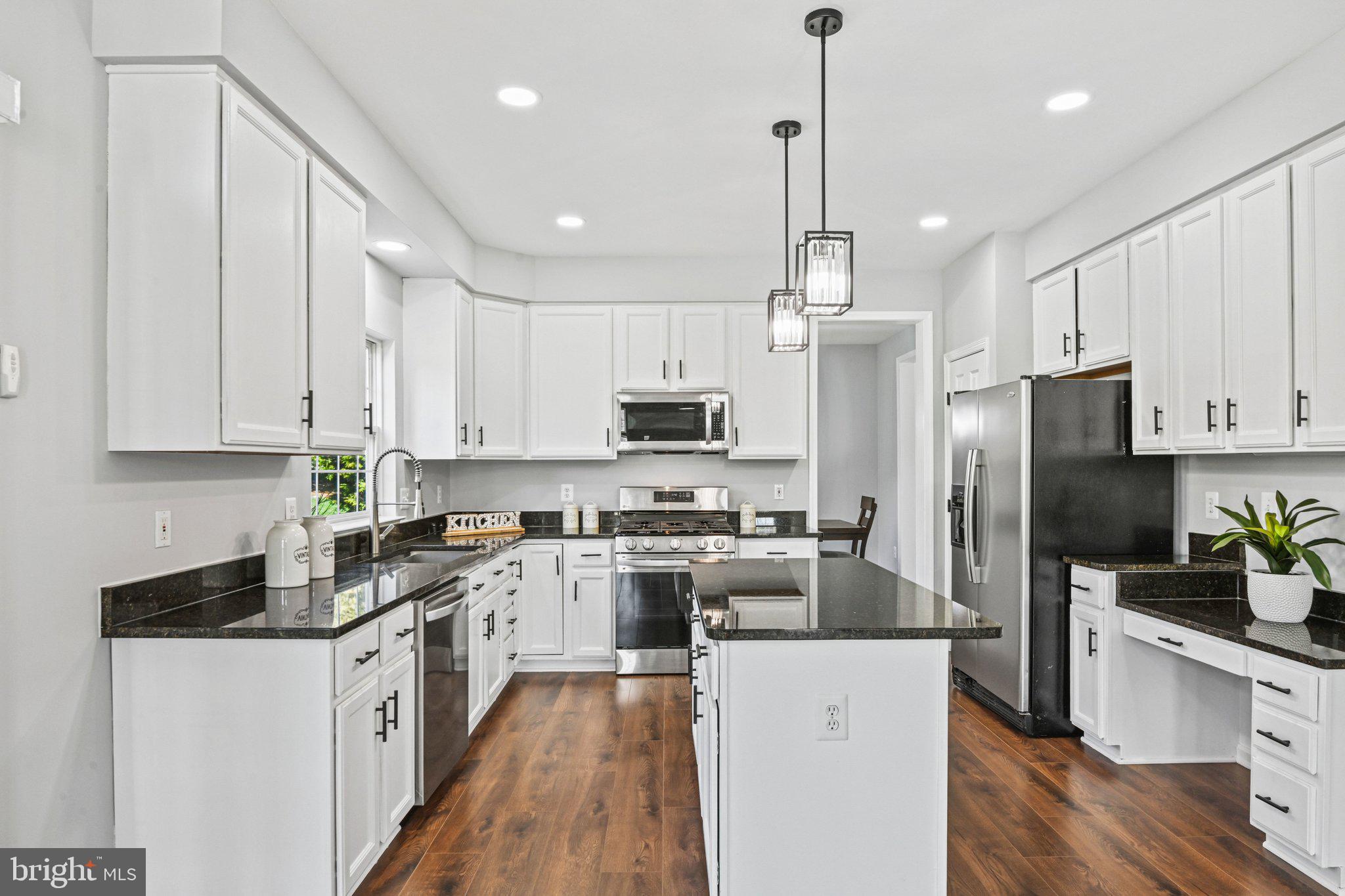 ASHBURN VILLAGE - Residential