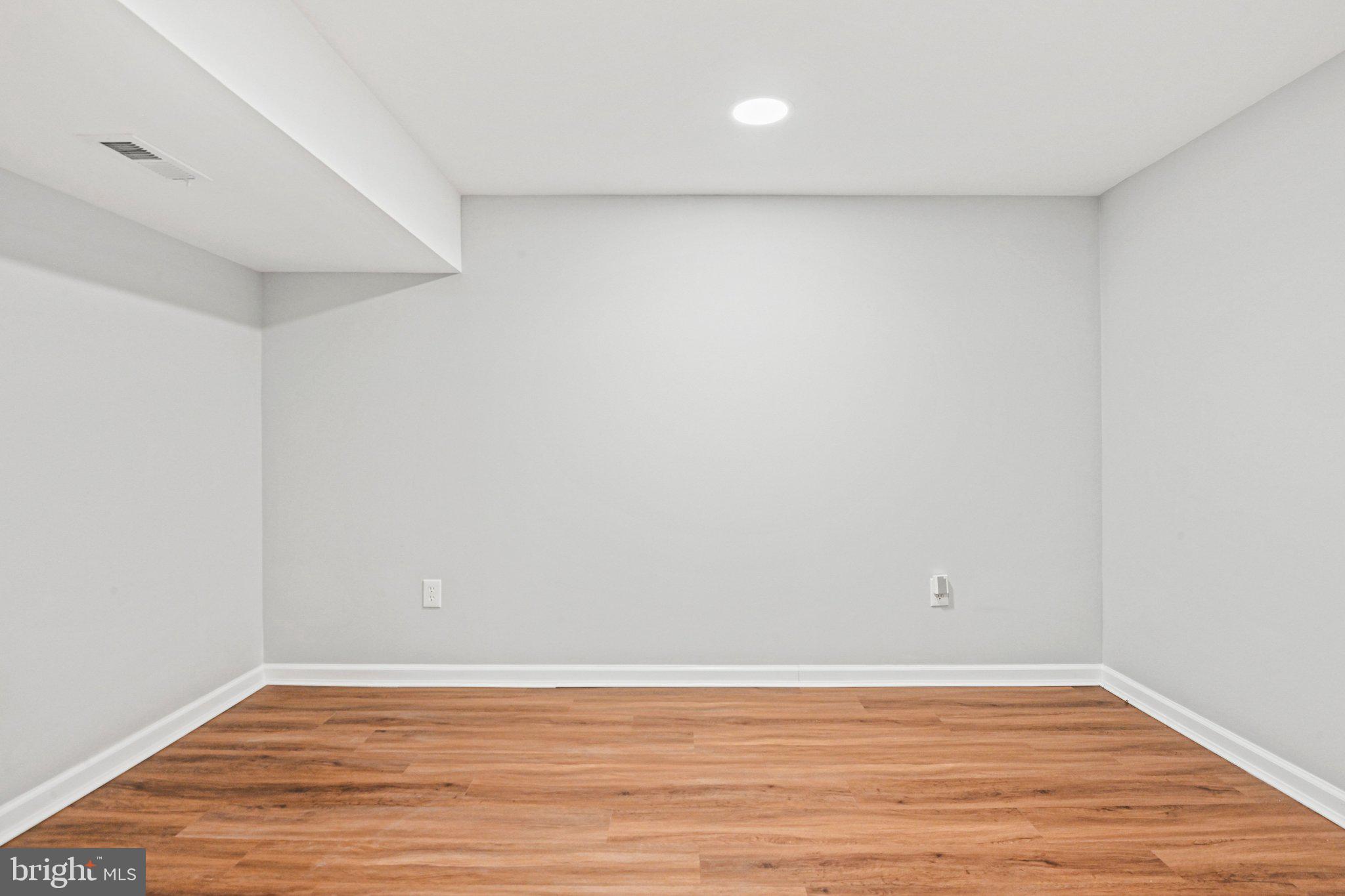 ASHBURN VILLAGE - Residential