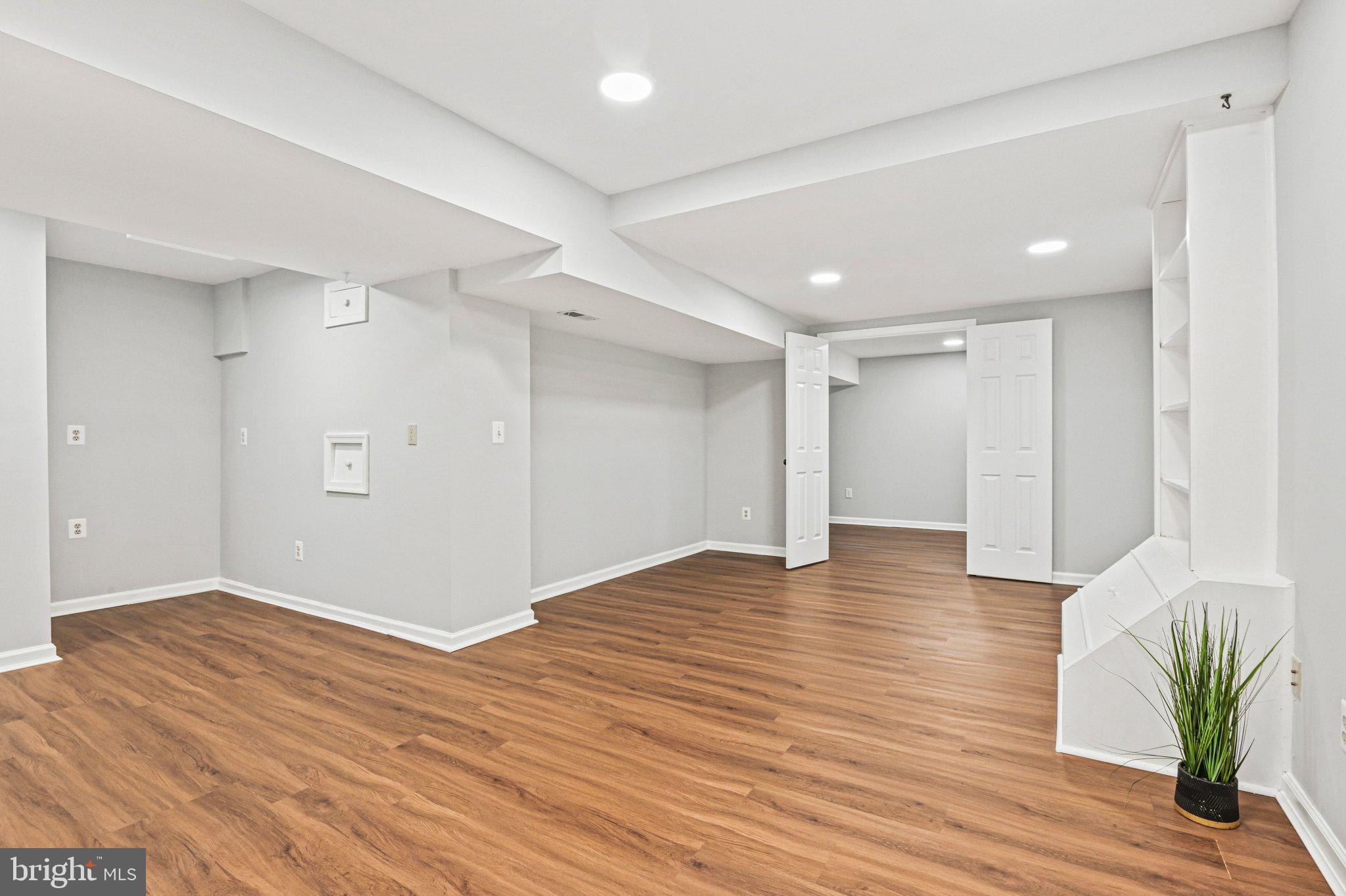 ASHBURN VILLAGE - Residential