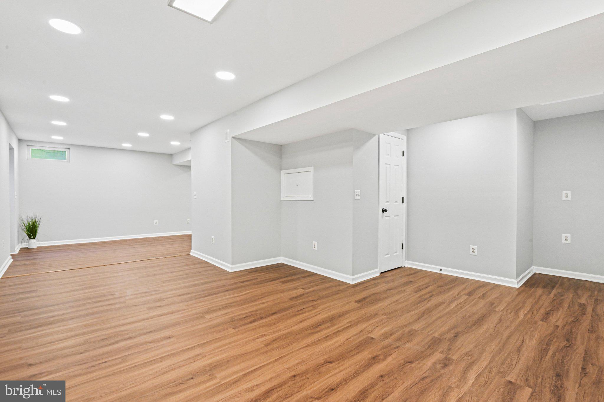 ASHBURN VILLAGE - Residential