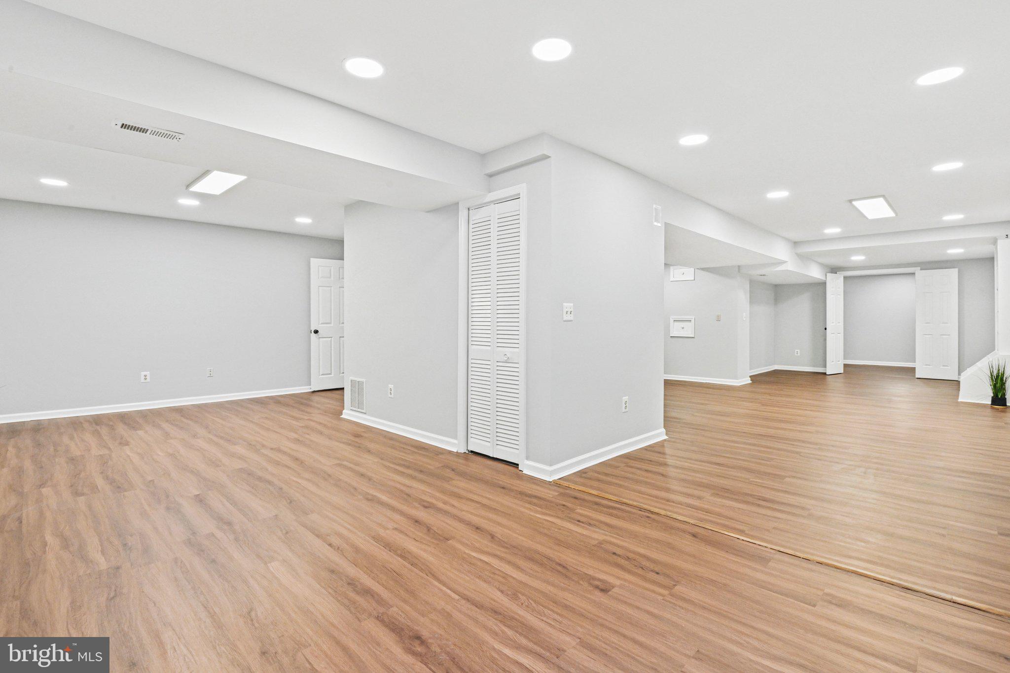 ASHBURN VILLAGE - Residential