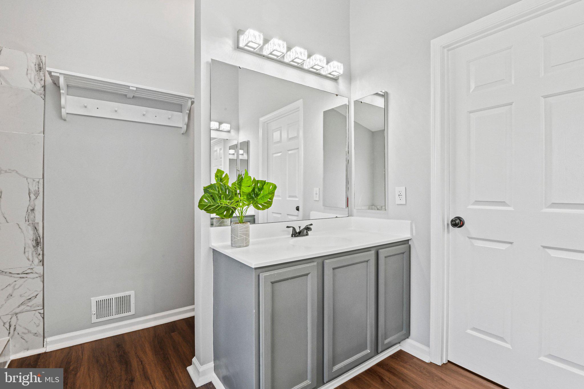 ASHBURN VILLAGE - Residential