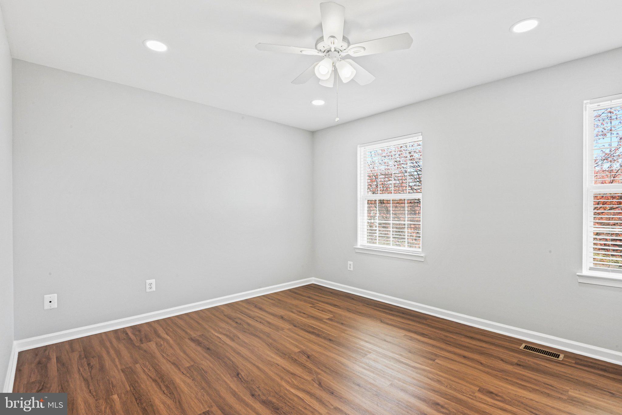 ASHBURN VILLAGE - Residential