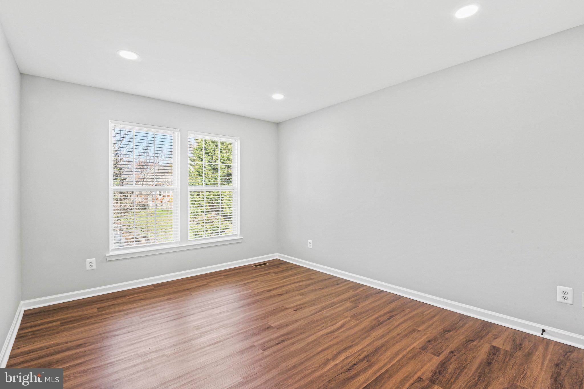 ASHBURN VILLAGE - Residential