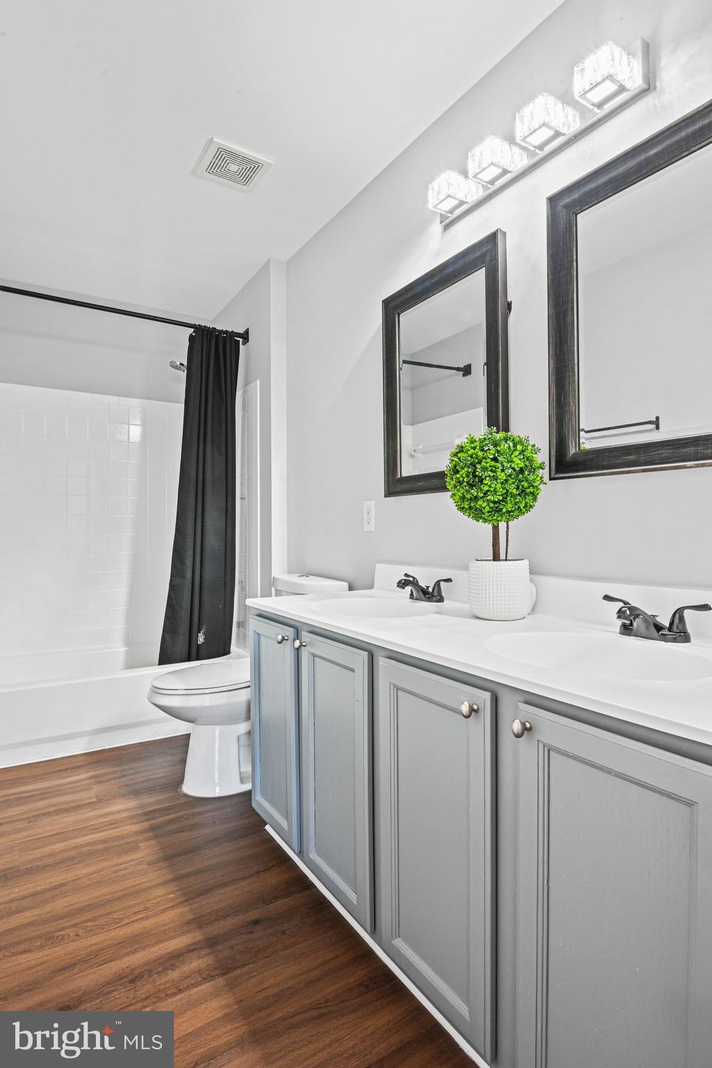 ASHBURN VILLAGE - Residential