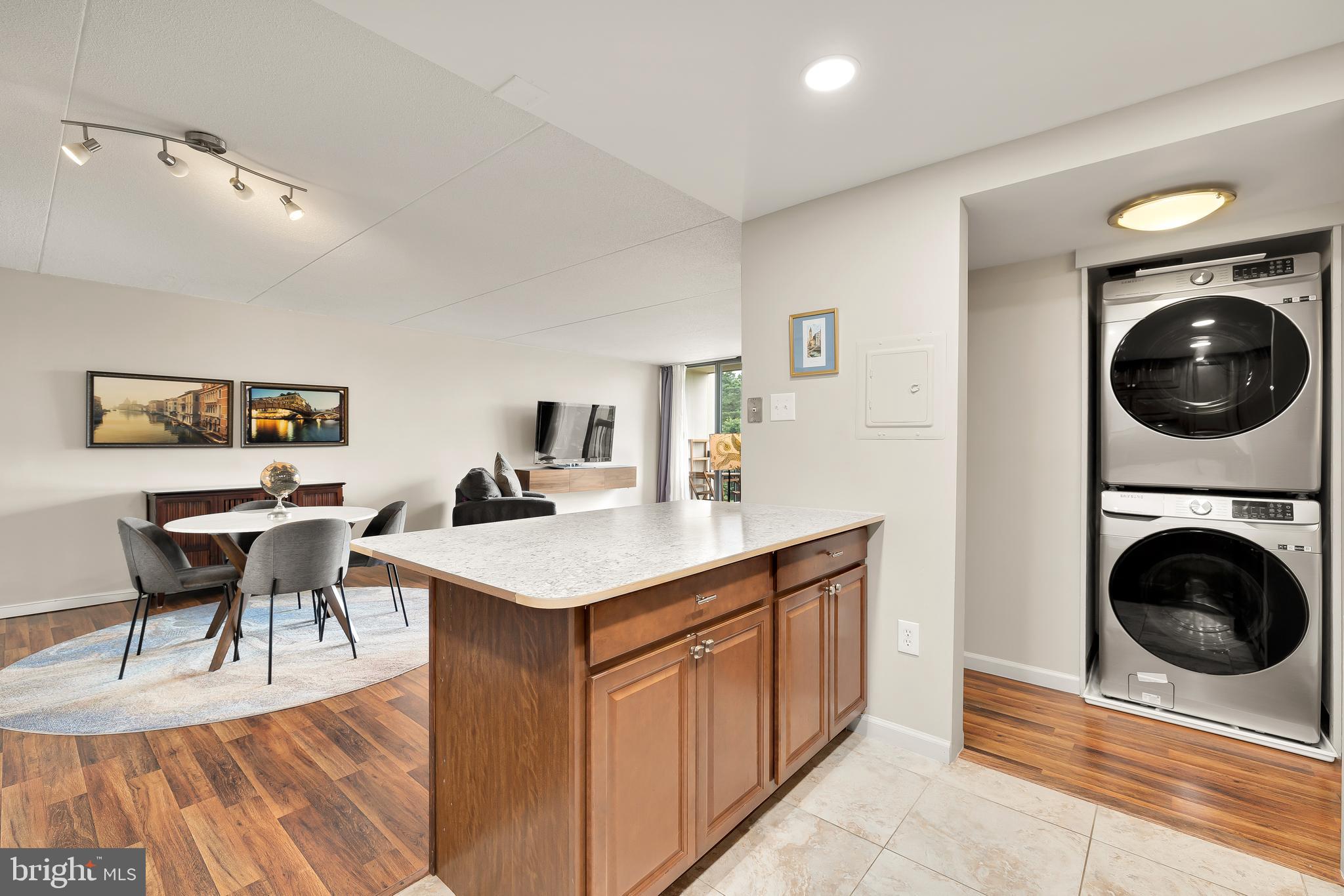 SENTINEL OF LANDMARK - Residential