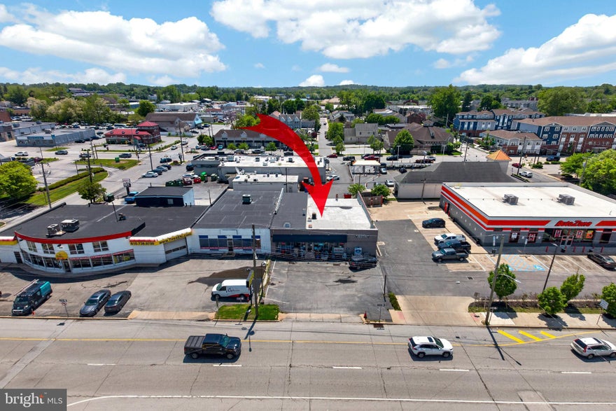 622 East Gay Street is a prime location heading into West Cester!  This  4620 SF commercial zoned  building  is a great opportunity for an end used or investor looking for a highly visibile, exceptional location in the Borough of West Chester. This property has been the location for various end users over the years.   The building offers versitility with 12-15 foot ceilings, a rear drive-in door, side roll-up door and approximately 12 parking spaces .