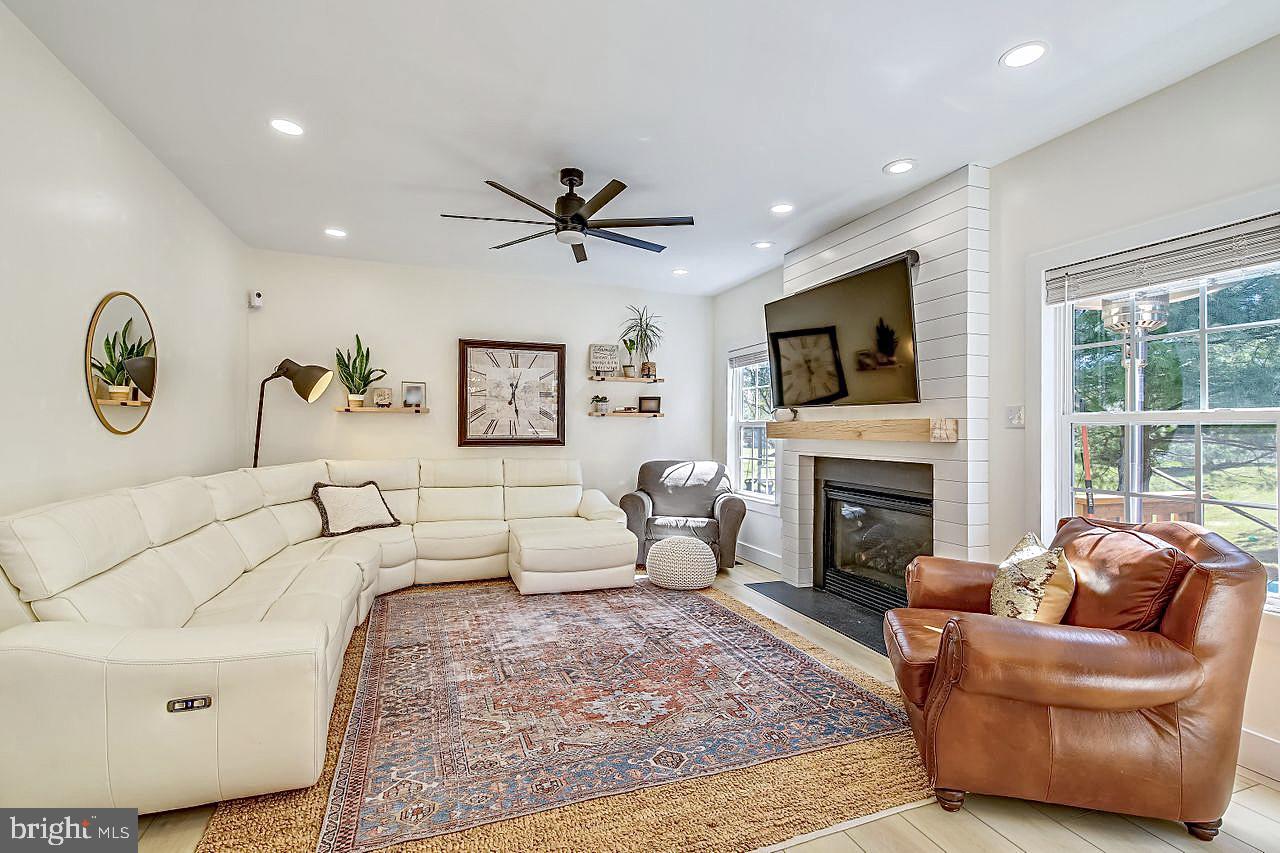 HARBOR POINTE - Residential