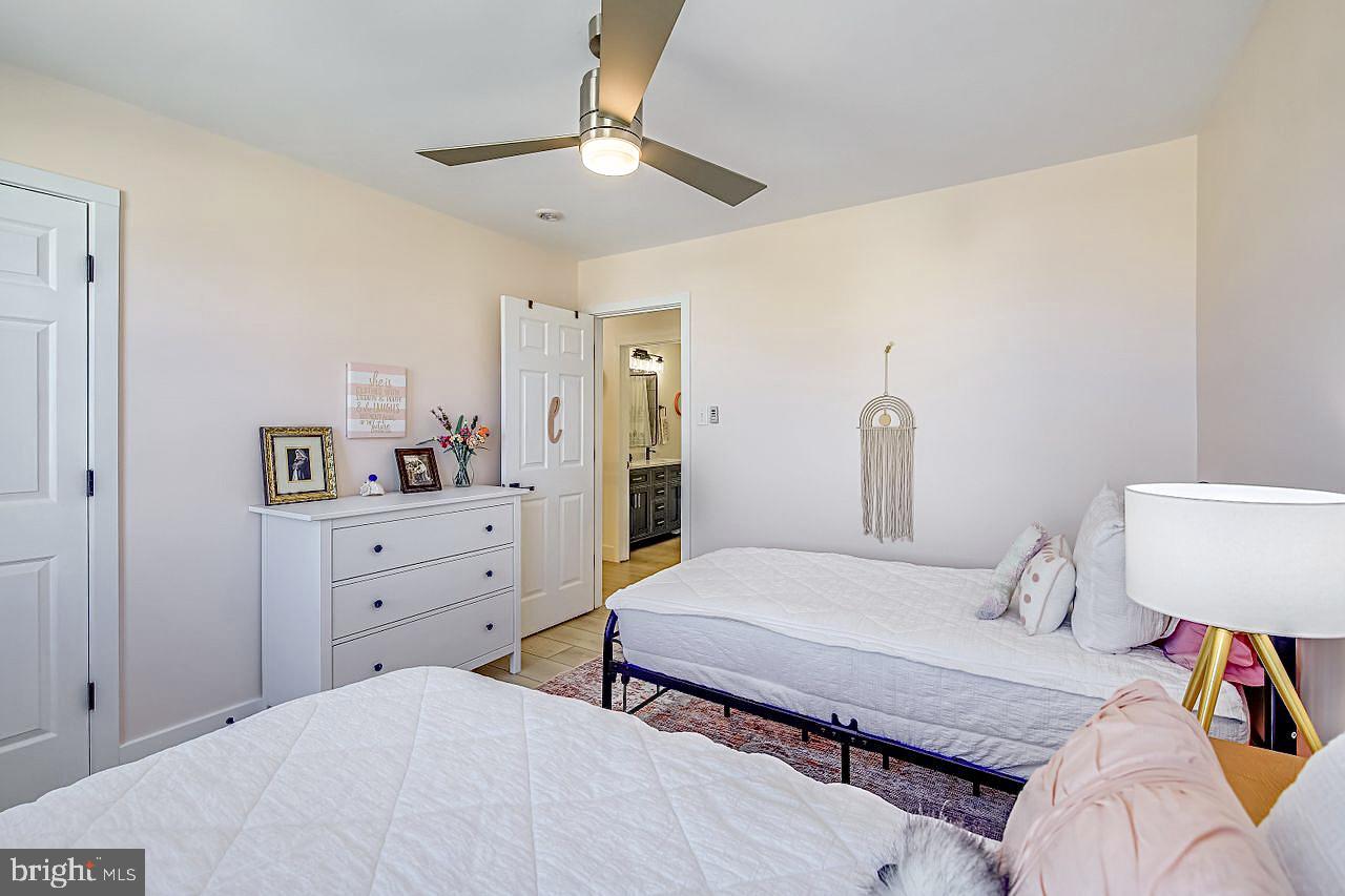 HARBOR POINTE - Residential