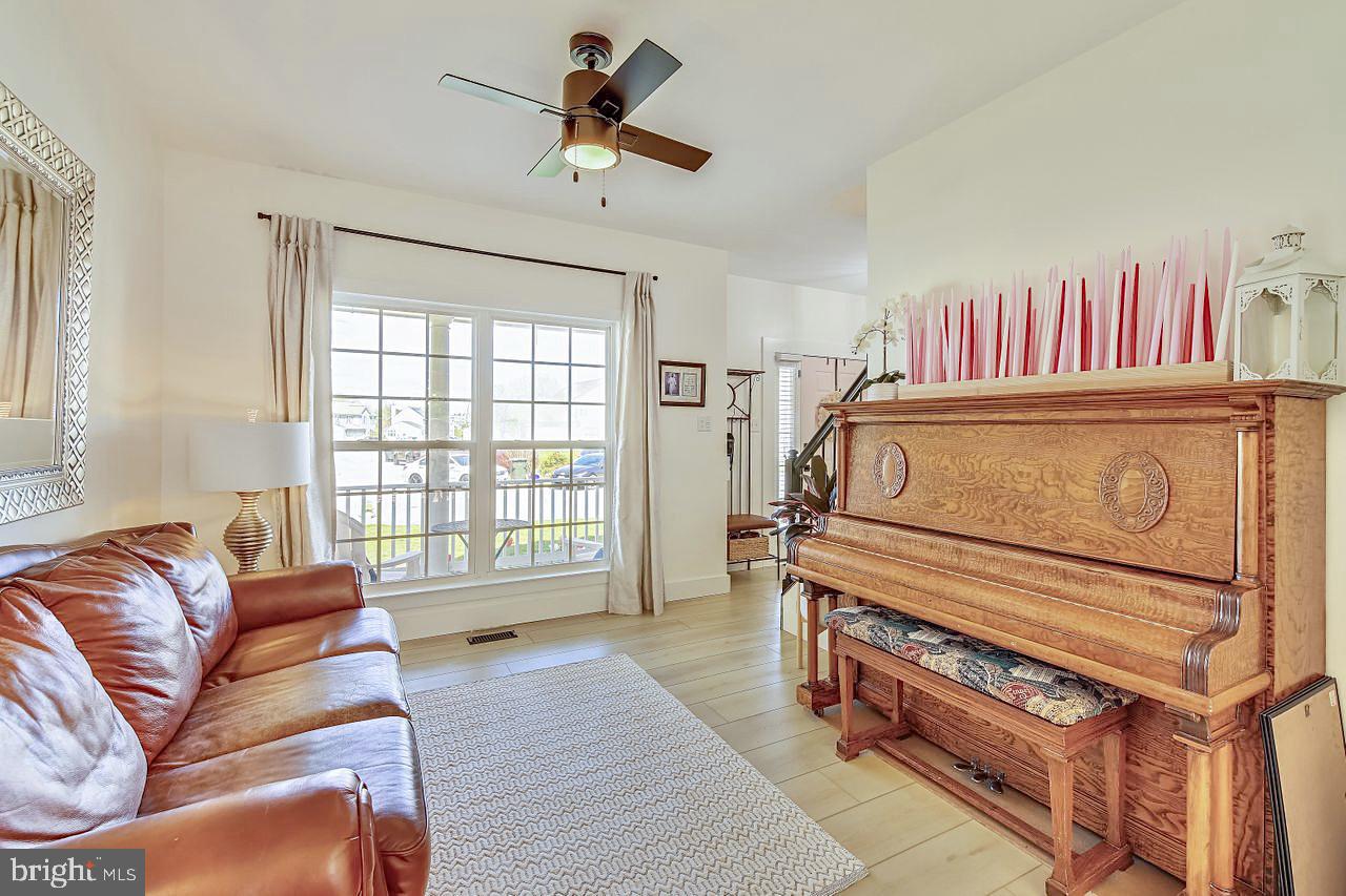 HARBOR POINTE - Residential